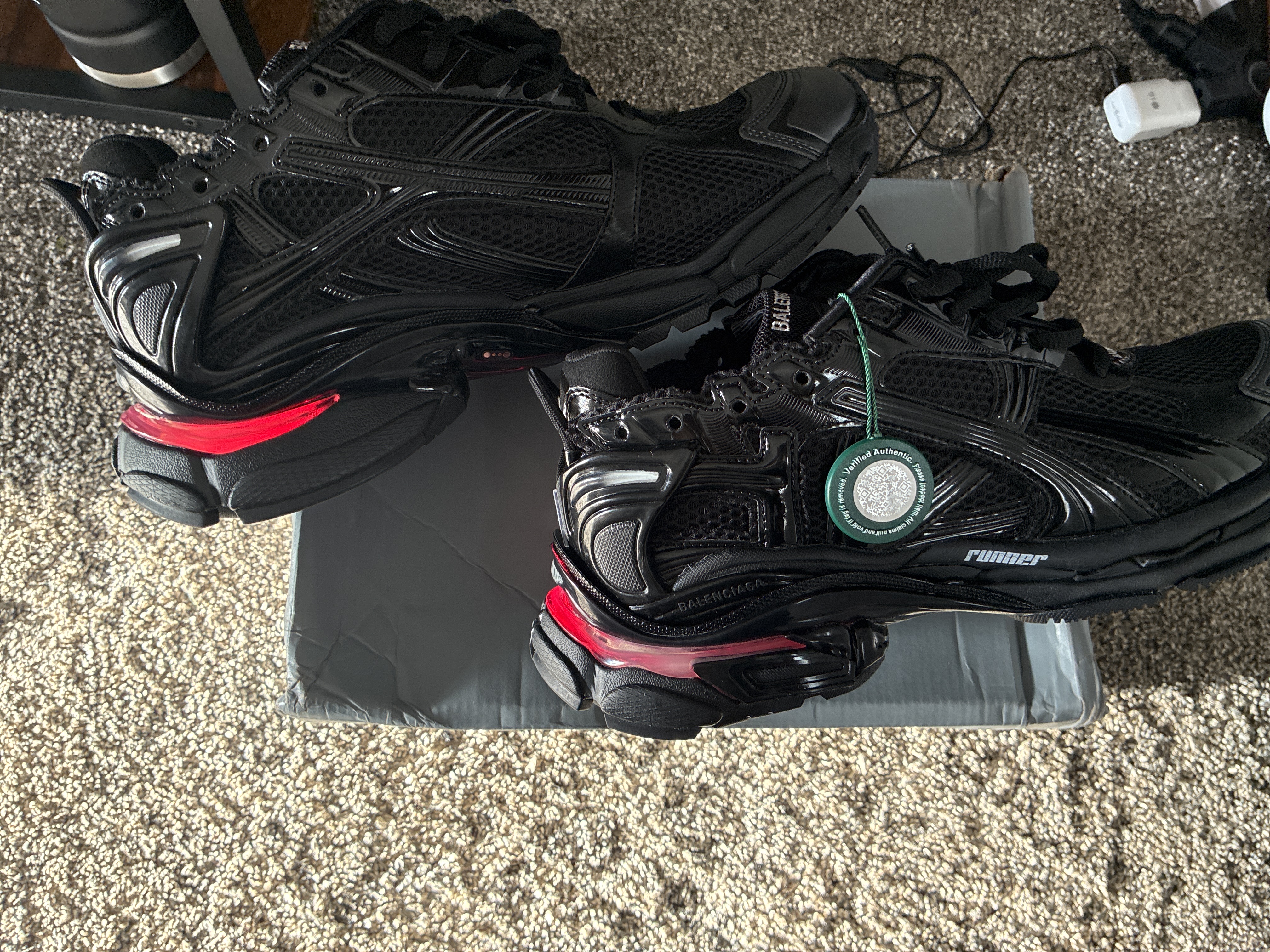【TOP PK Batch】Balenciaga Runner Black and Red LED 853225 WRNLD 1000 review Erishon Burks 04