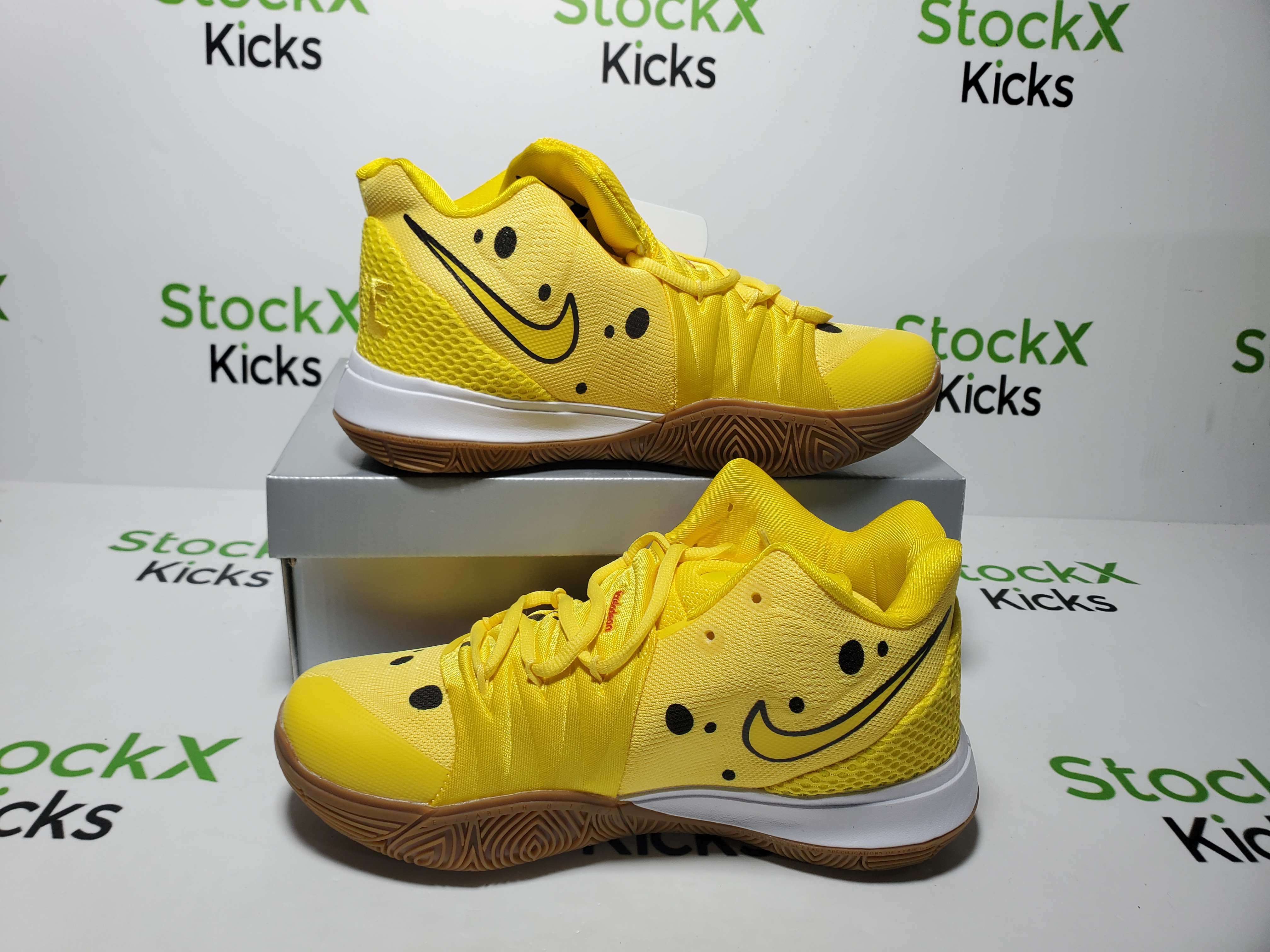Nike SpongeBob SquarePants x Kyrie 5 'SpongeBob' CJ6951-700 review StockxKicks 02
