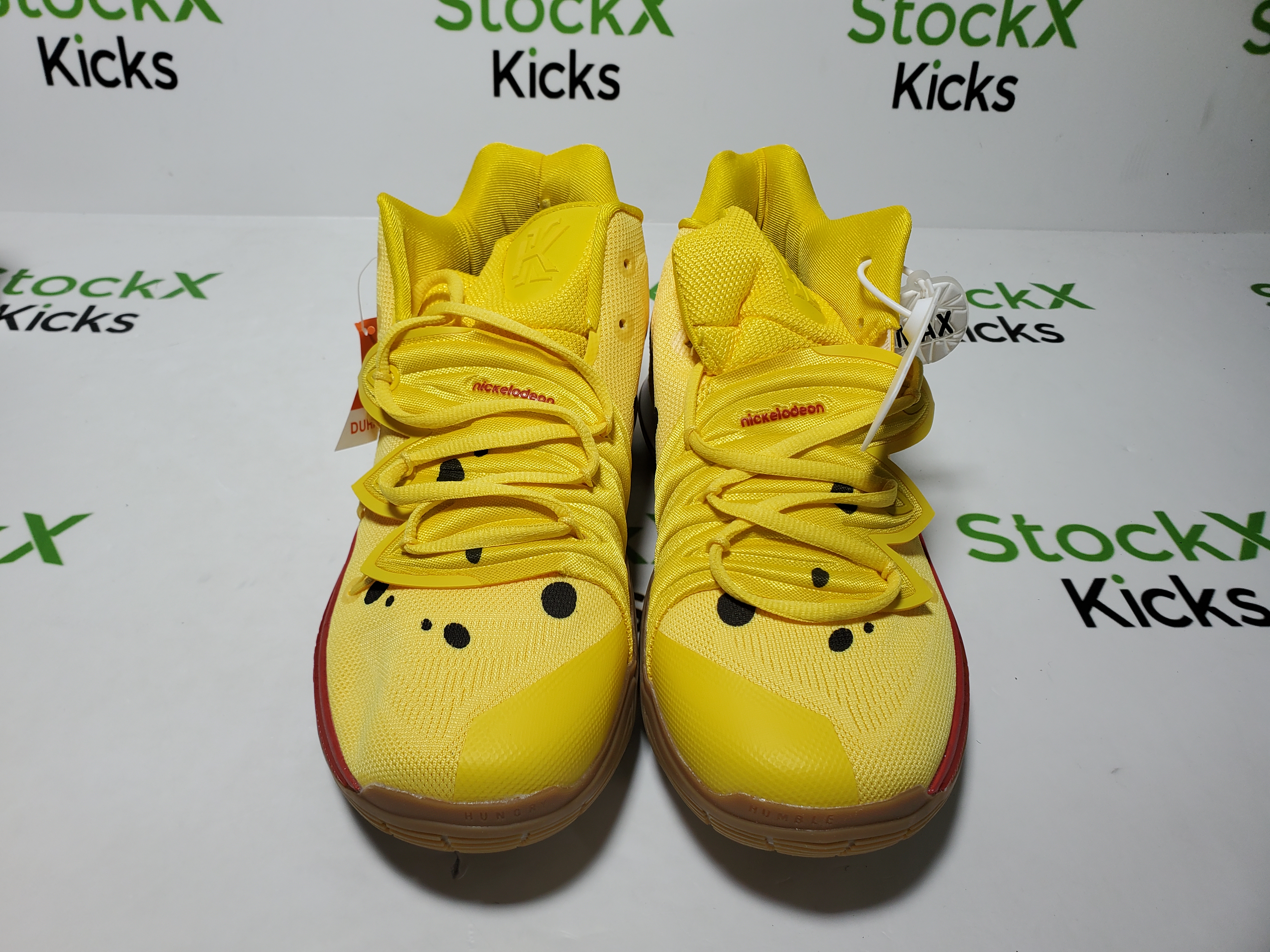 Nike SpongeBob SquarePants x Kyrie 5 'SpongeBob' CJ6951-700 review StockxKicks 04