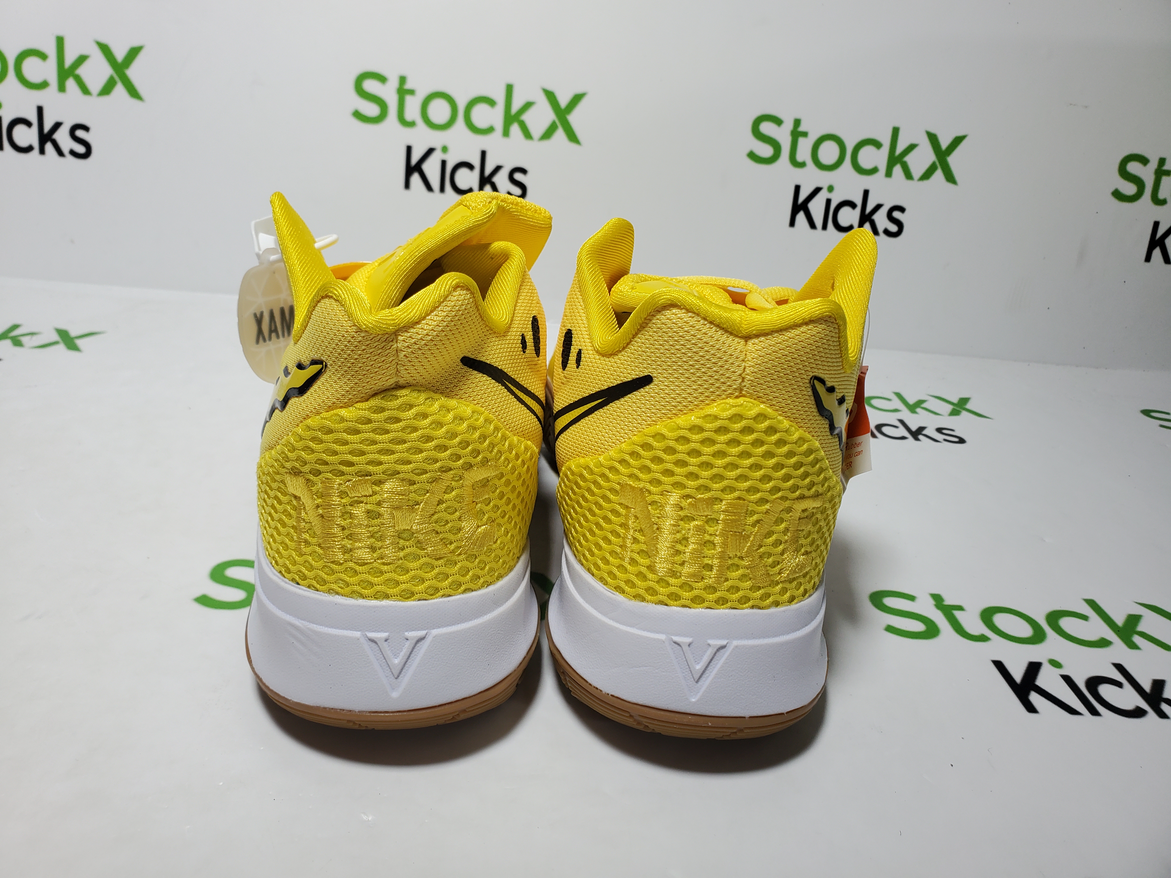 Nike SpongeBob SquarePants x Kyrie 5 'SpongeBob' CJ6951-700 review StockxKicks 03