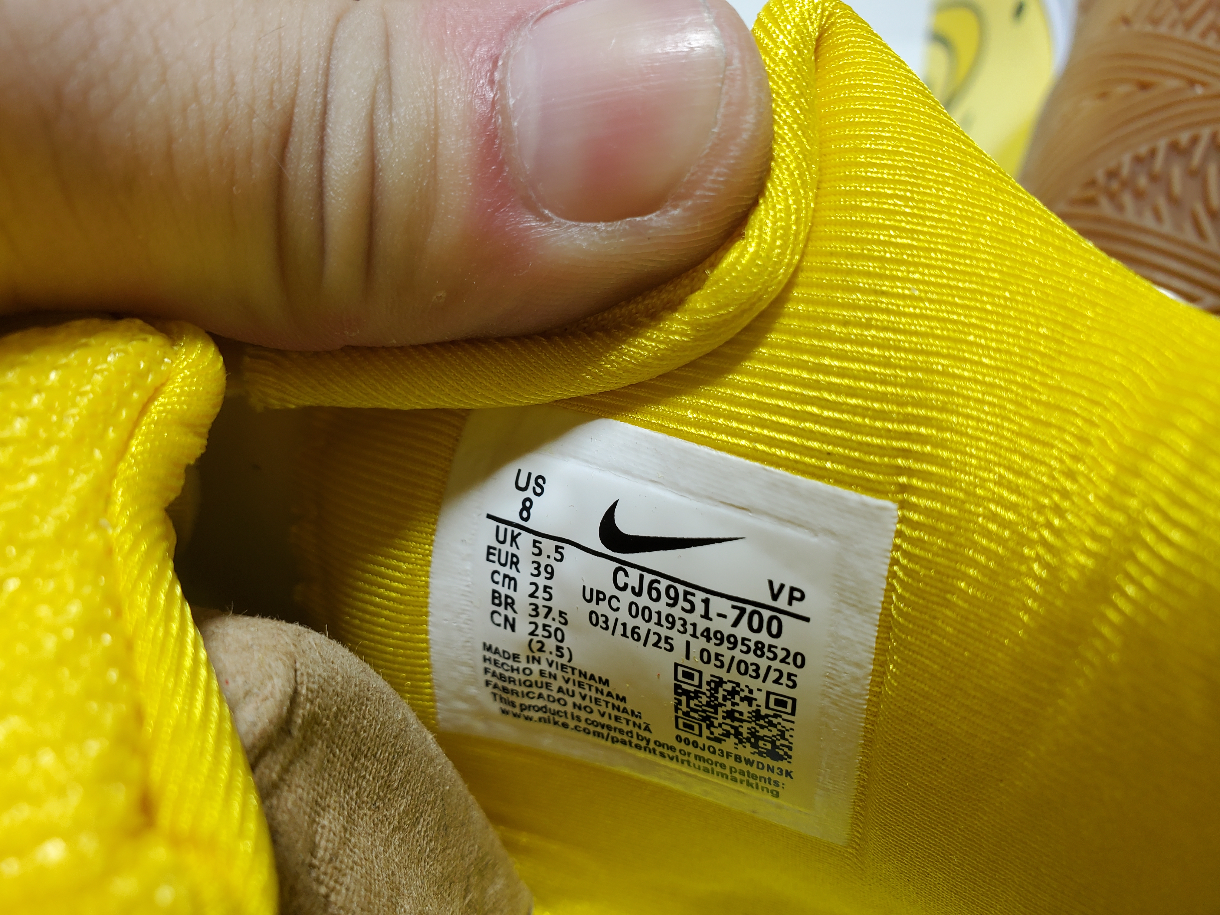 Nike SpongeBob SquarePants x Kyrie 5 'SpongeBob' CJ6951-700 review StockxKicks 06