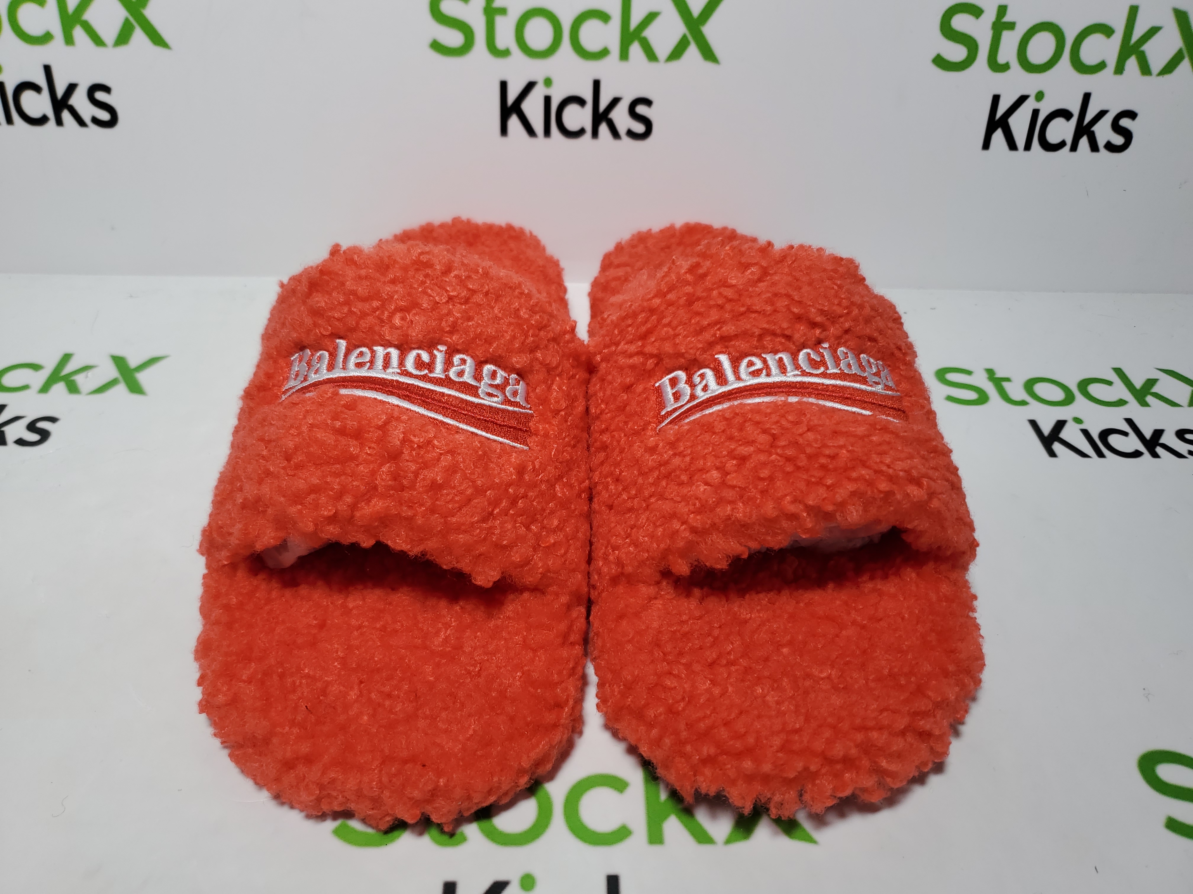 Balenciaga Furry Slide Red CK 654261W2DO16596 review StockxKicks 01