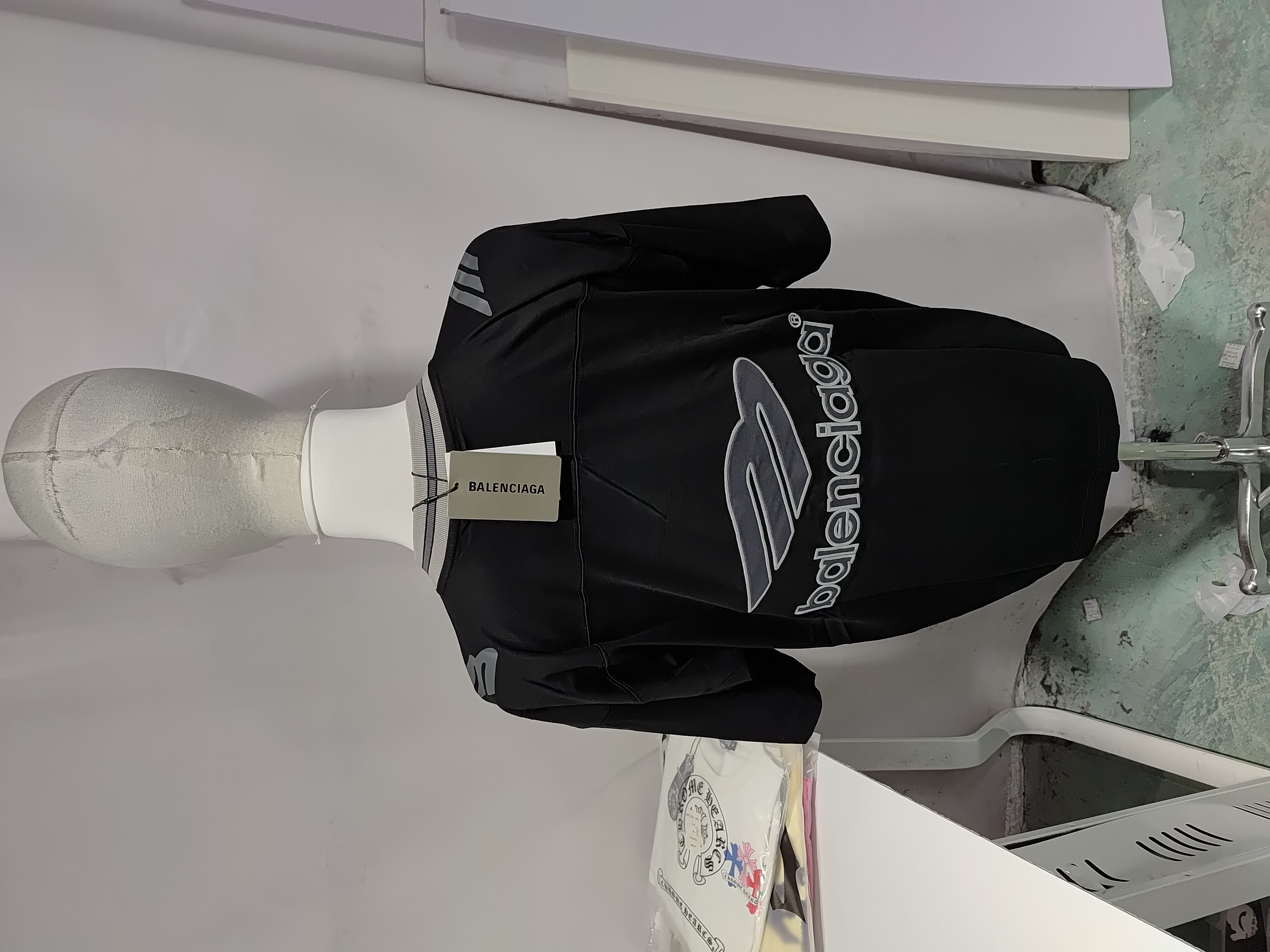 Balenciaga 26ss 3M Embroidered Manchester United Logo Short-Sleeve T-Shirt review StockxKicks 04