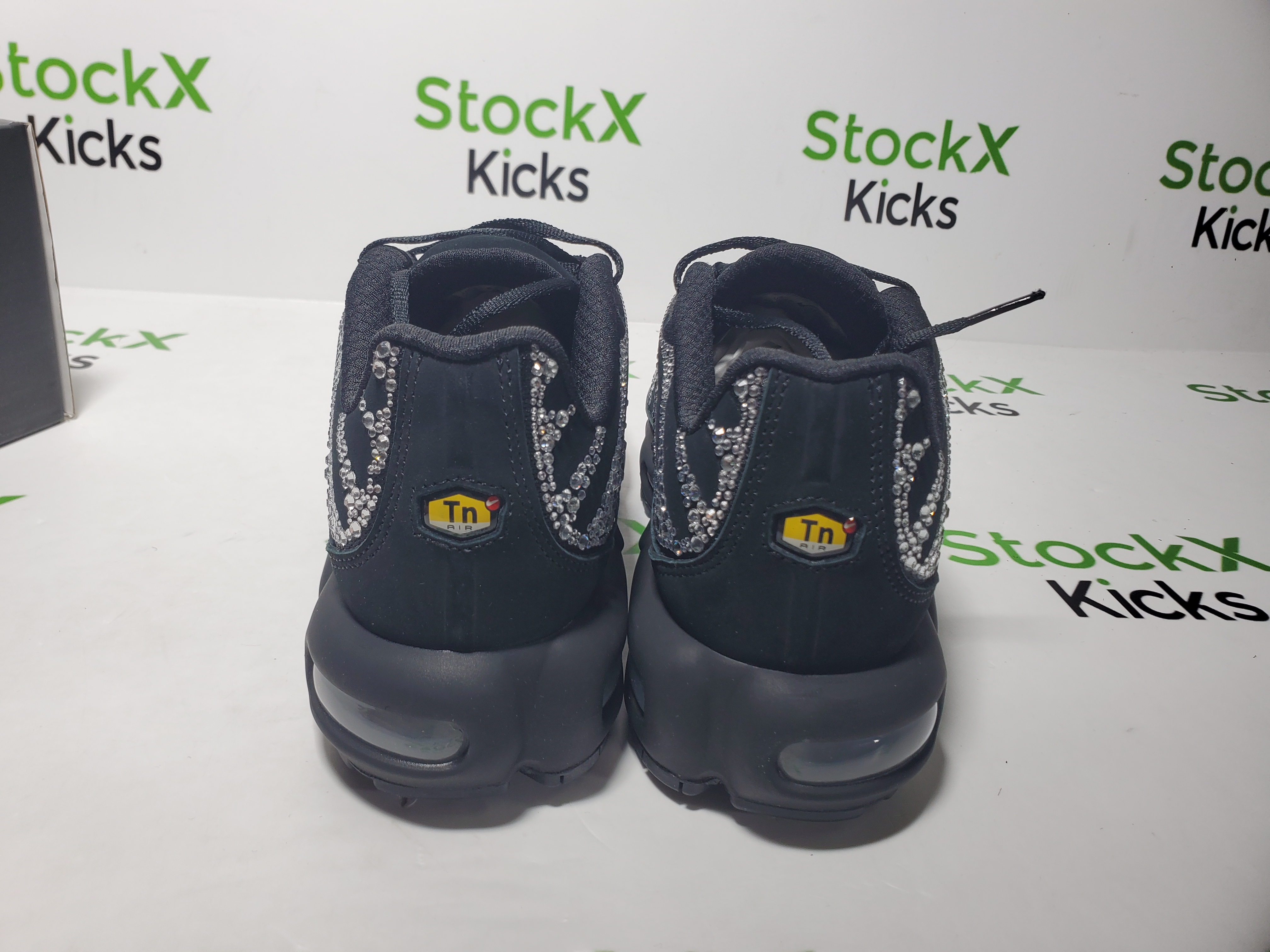 Nike Swarovski x Wmns Air Max Plus 'Moonlight' FZ4237--001 review StockxKicks 03