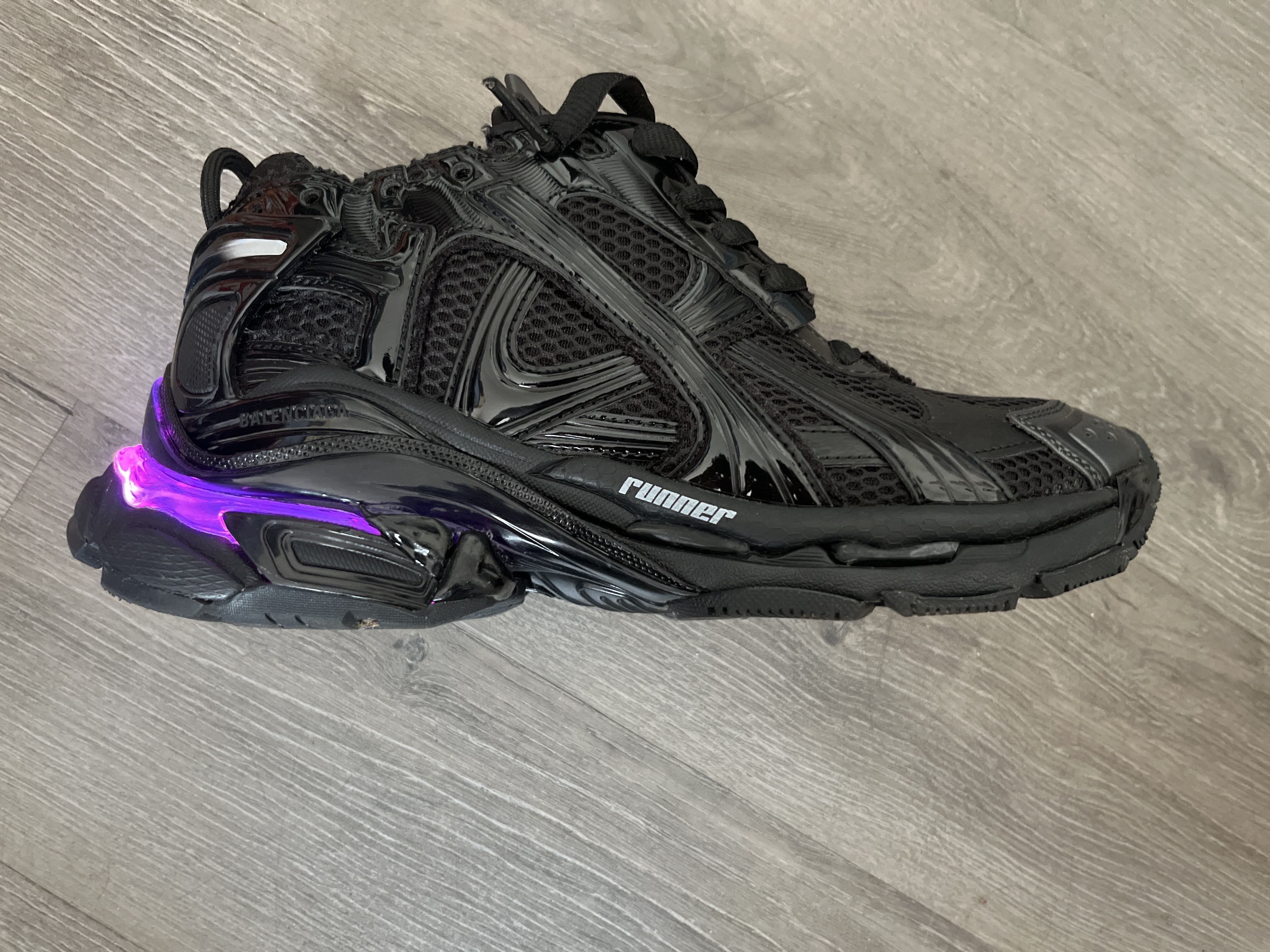 【TOP PK Batch】Balenciaga Runner Black and Red LED 853225 WRNLD 1000 review Tk 00