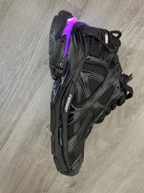 【TOP PK Batch】Balenciaga Runner Black and Red LED 853225 WRNLD 1000 reviewed by