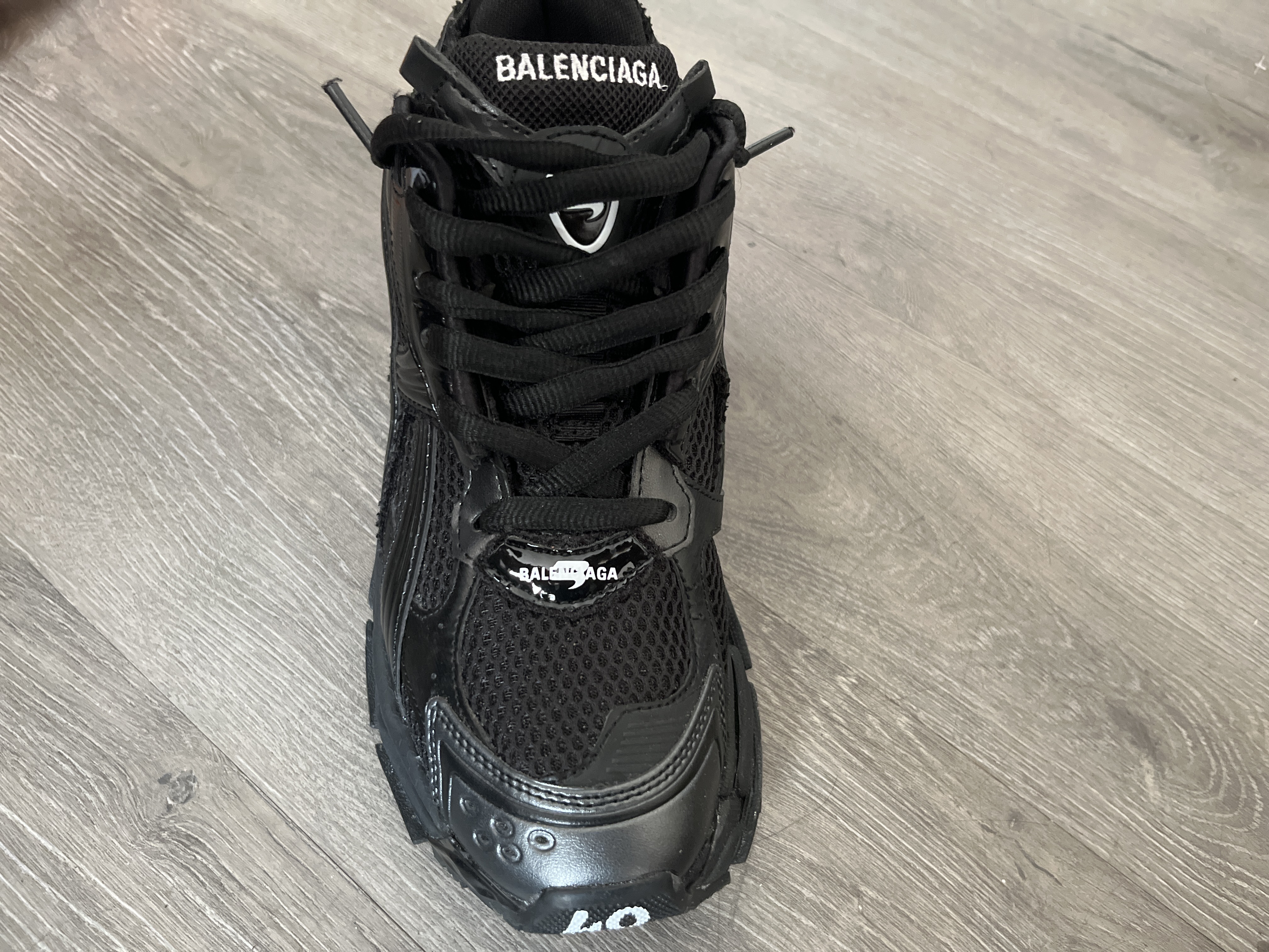 【TOP PK Batch】Balenciaga Runner Black and Red LED 853225 WRNLD 1000 review Tk 01