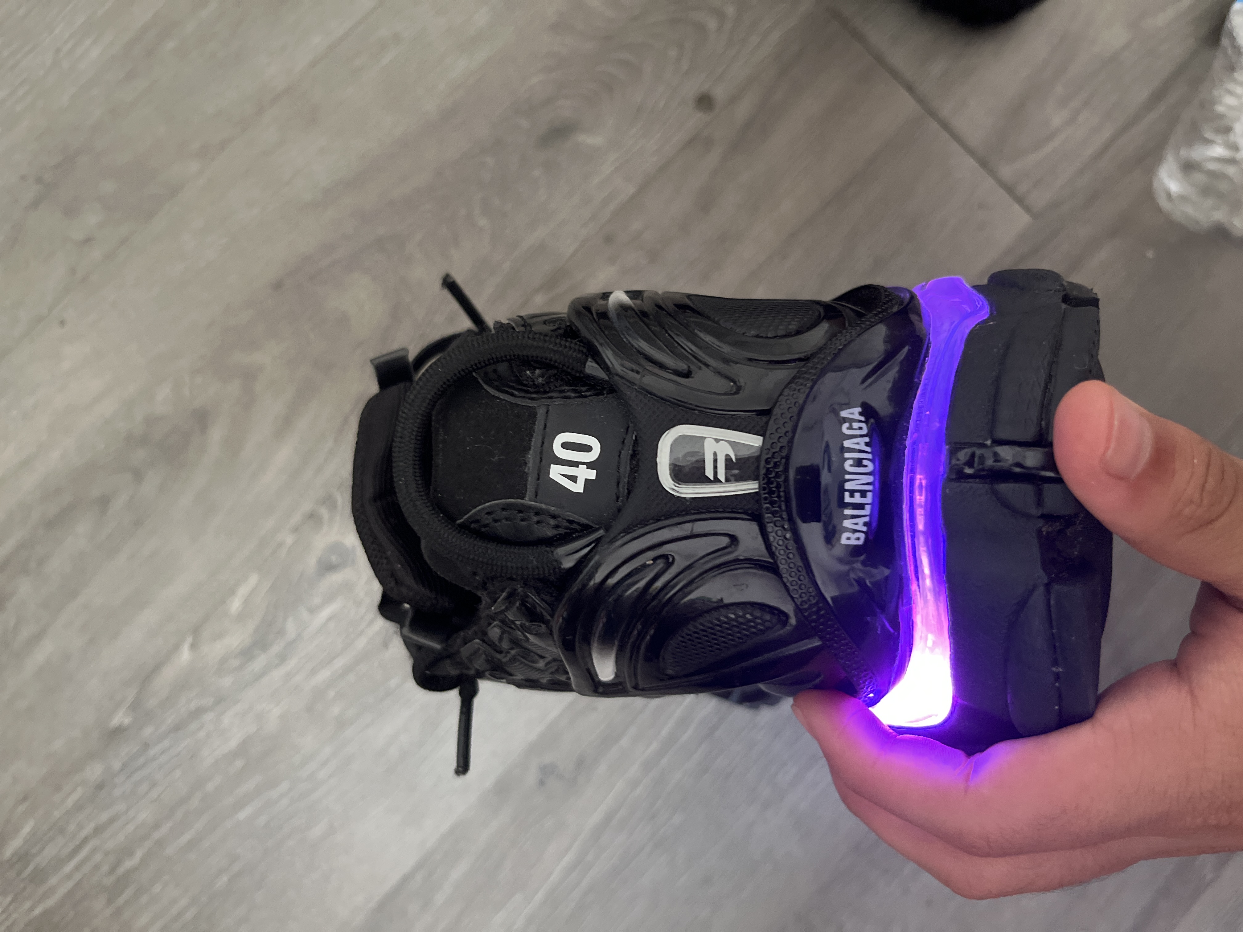 【TOP PK Batch】Balenciaga Runner Black and Red LED 853225 WRNLD 1000 review Tk 03