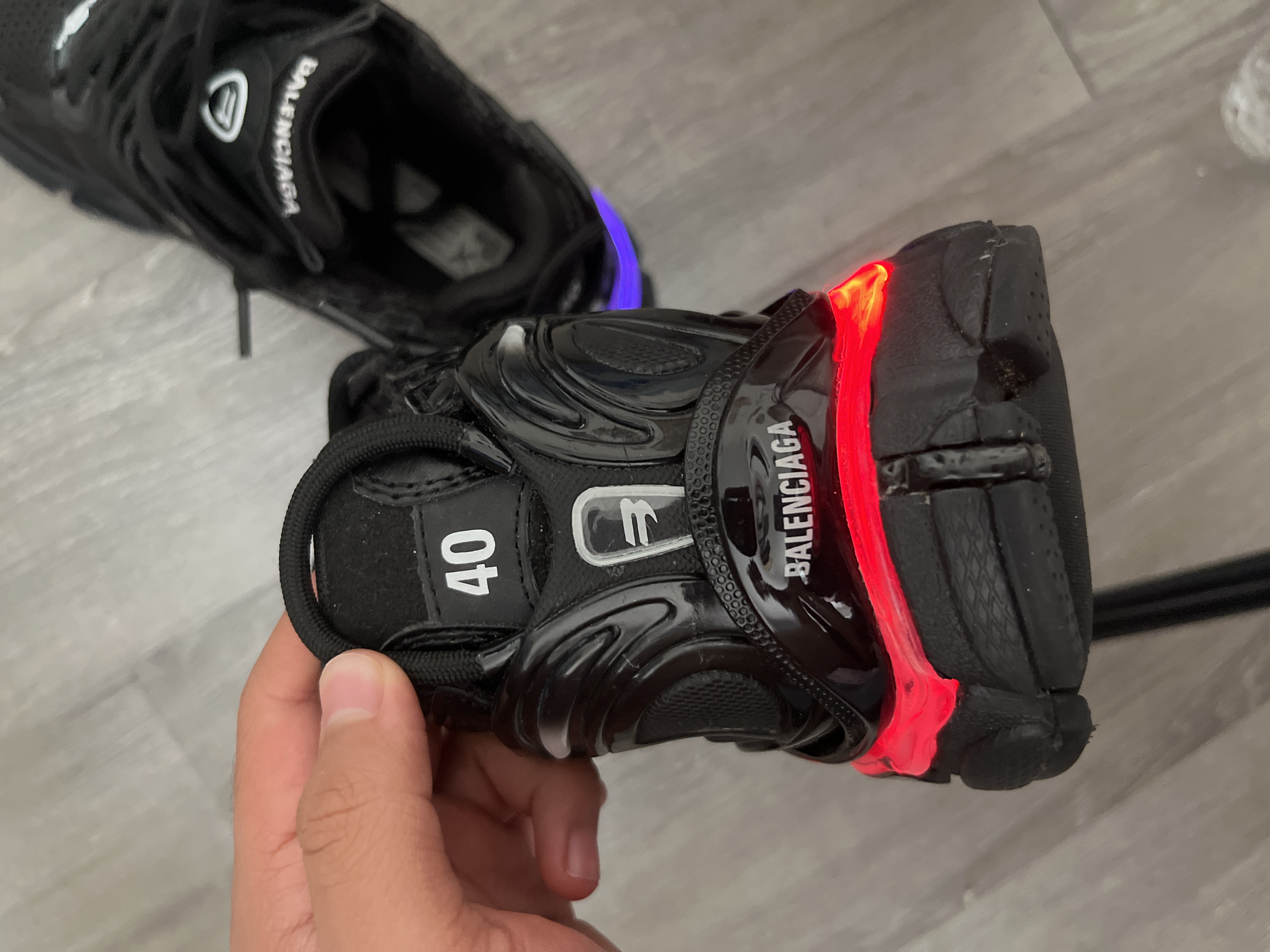 【TOP PK Batch】Balenciaga Runner Black and Red LED 853225 WRNLD 1000 review Tk 04
