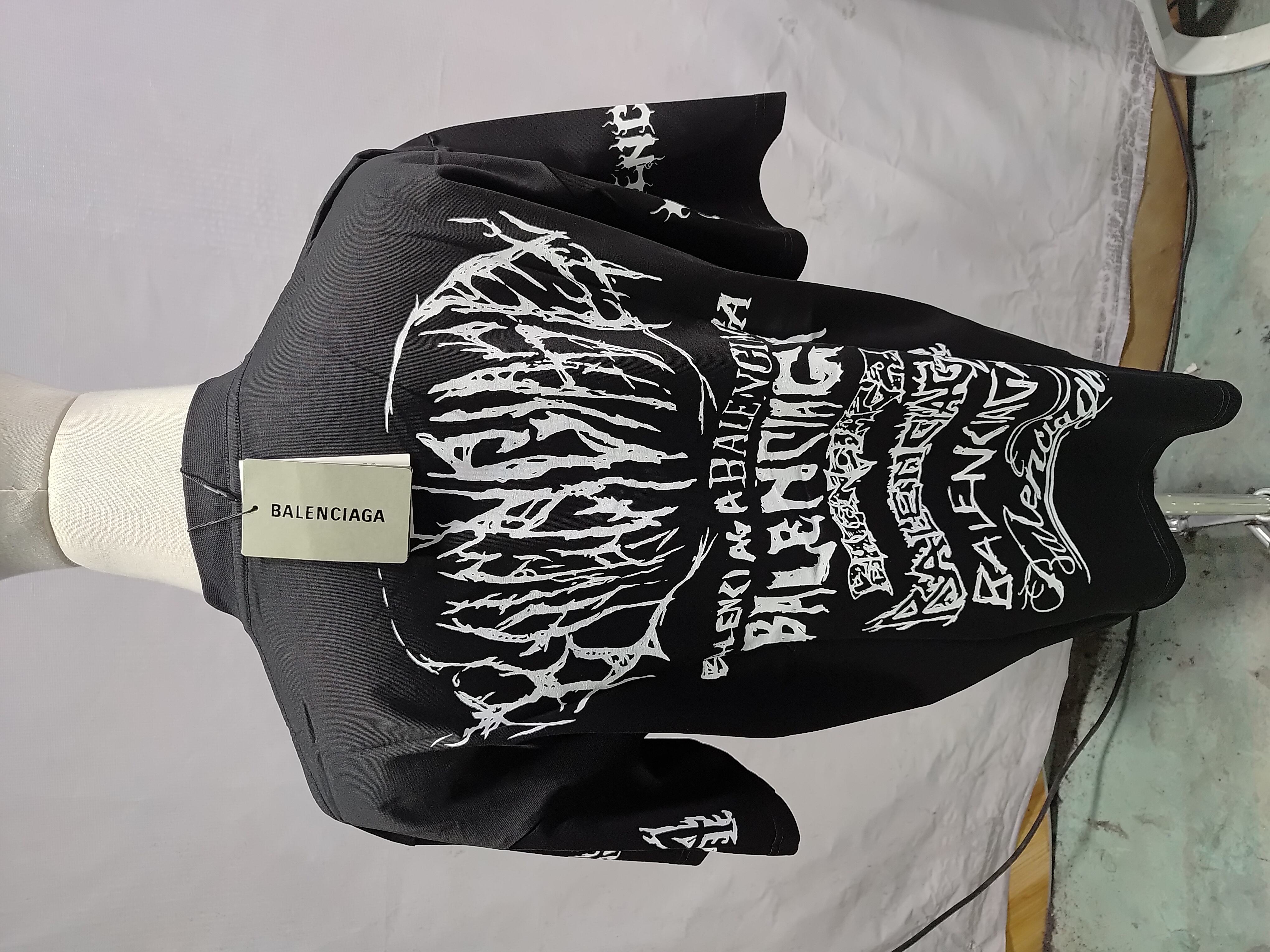 Balenciaga all-over letter print, direct-print breathable graffiti short-sleeved T-shirt review StockxKicksVIP 03