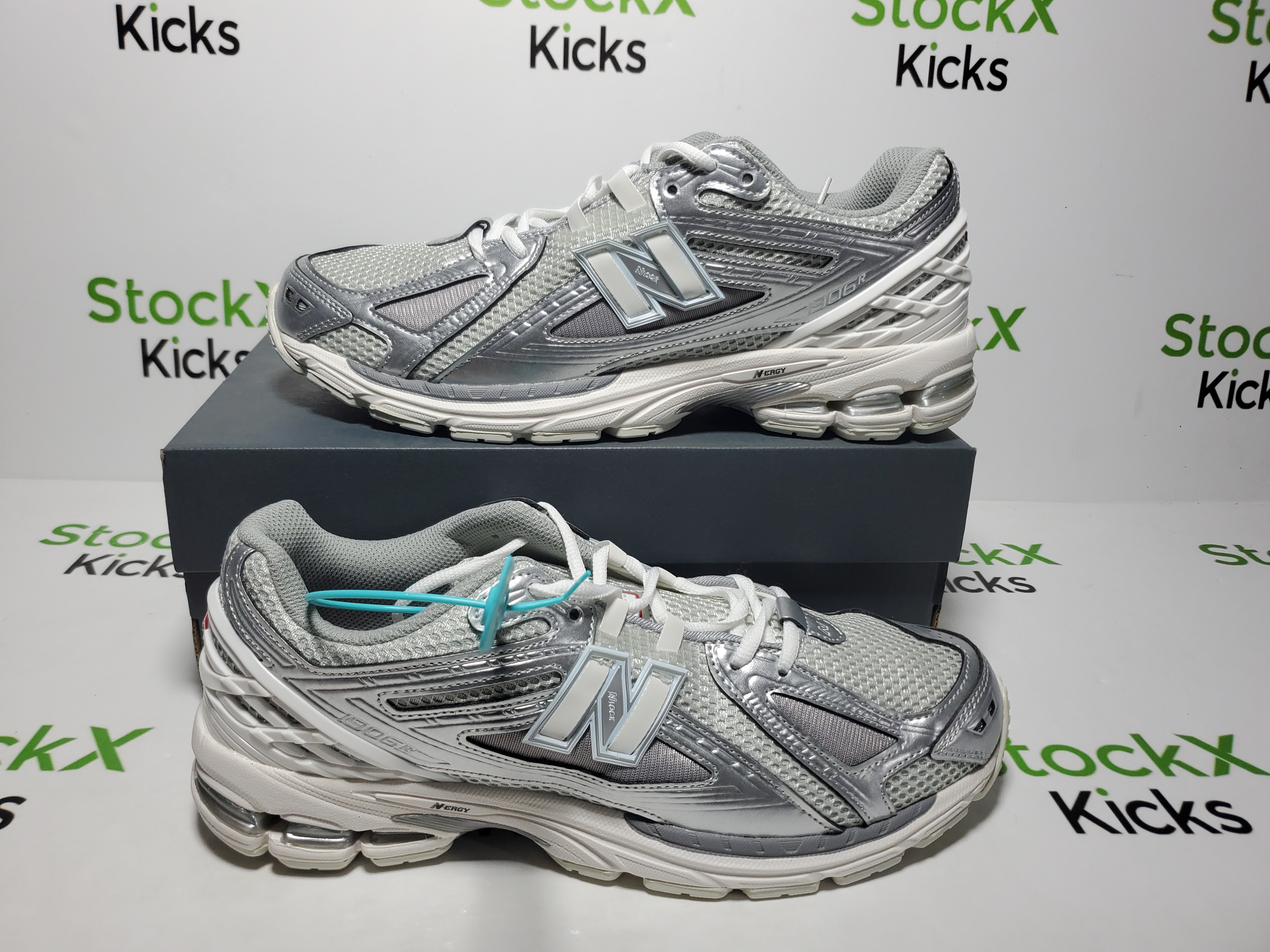 New Balance 1906R Silver M1906RCB review Stockxkicksvip 01