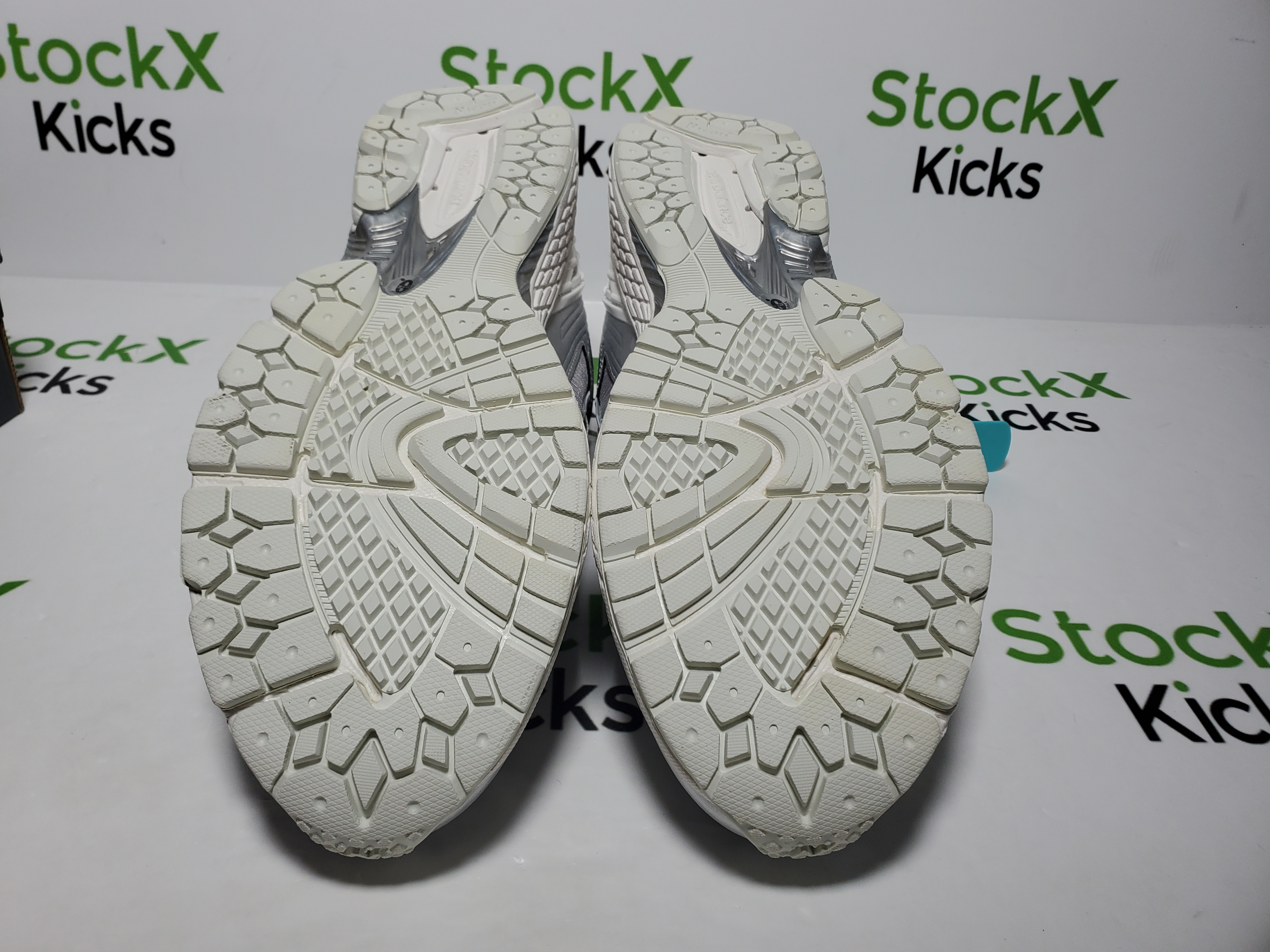 New Balance 1906R Silver M1906RCB review Stockxkicksvip 05