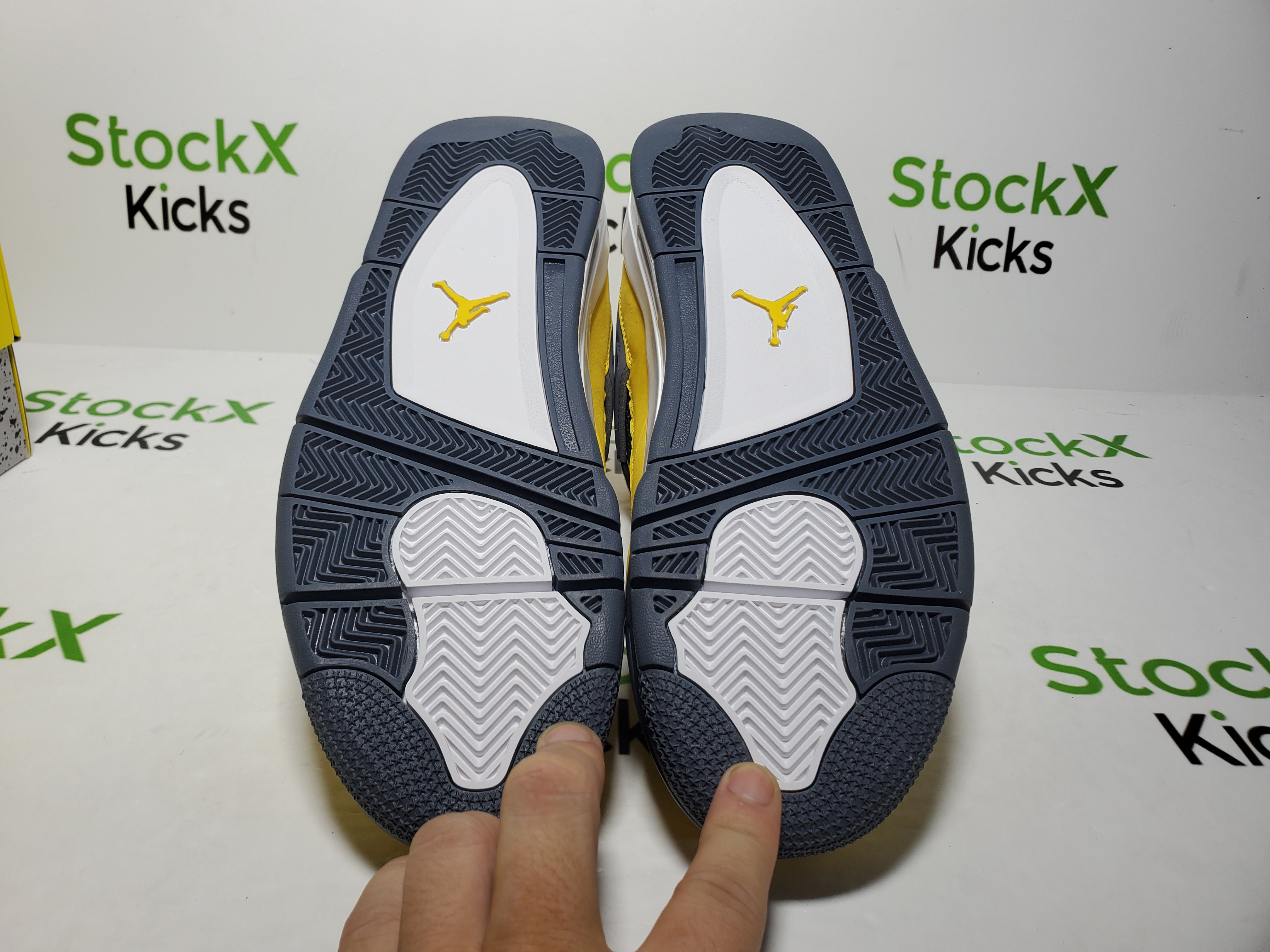 PK God Batch Air Jordan 4  Retro Black and yellow electric mother Lightning (2021) CT8527-700 review StockxKicks 05