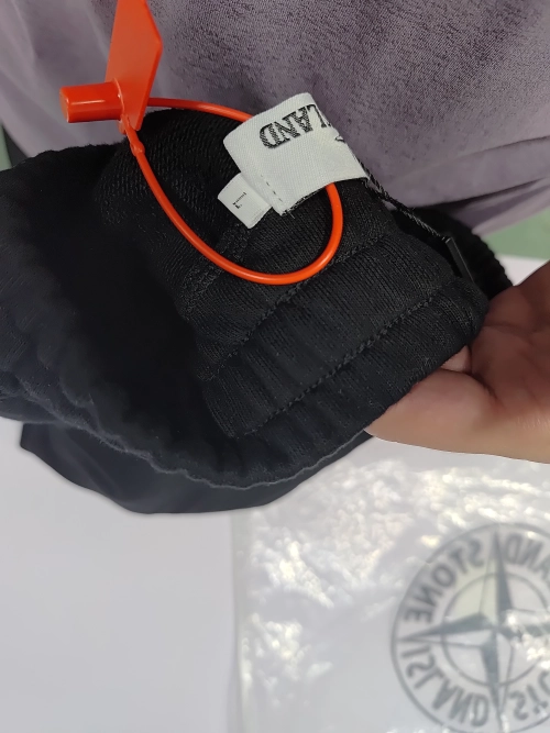 Stone Island Shorts Black H170 reviewed by
