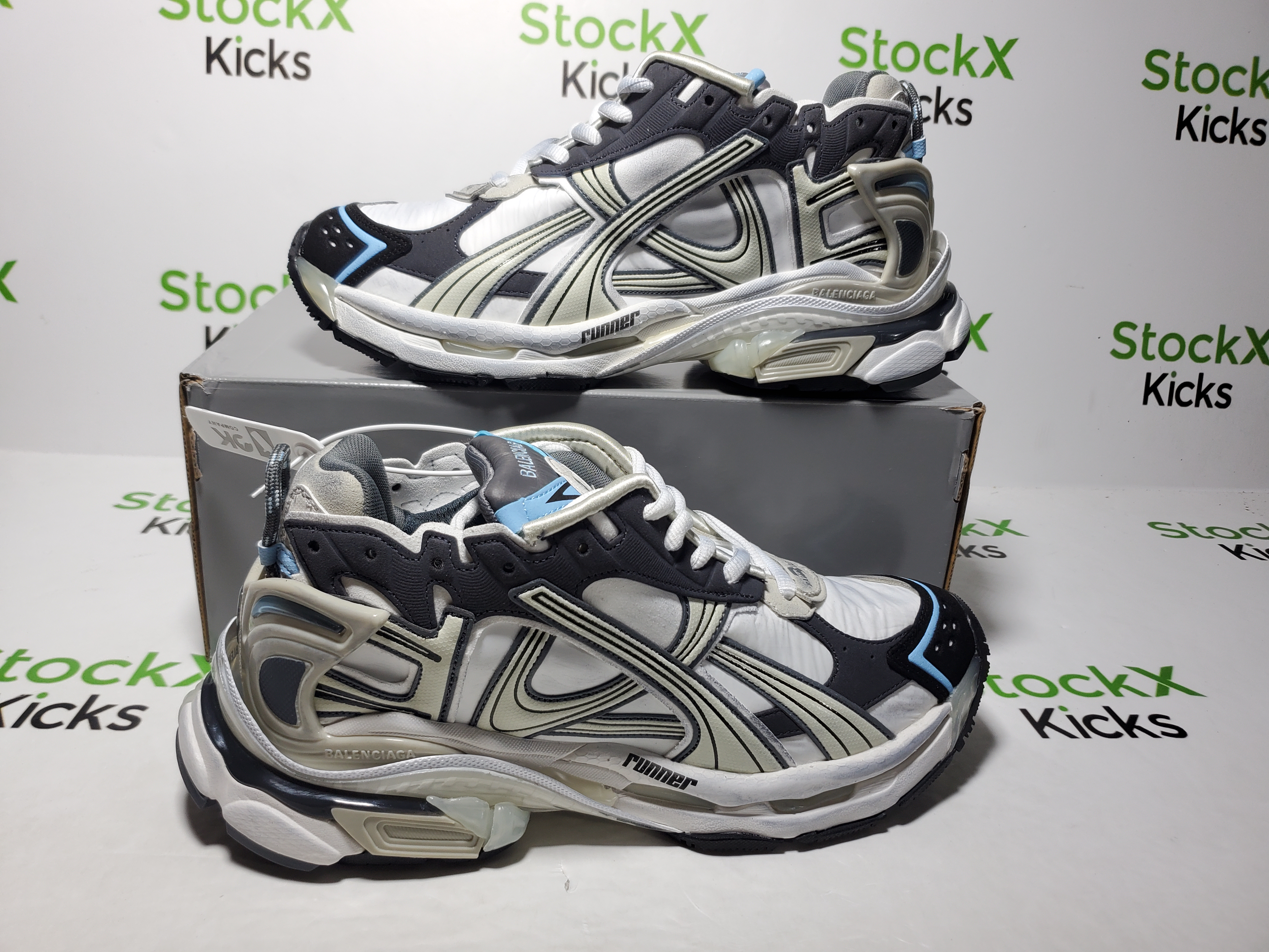 Balenciaga Runner Sneaker Lan Bai Hei 772767 W3RNY 0623 review StockxKicks 01