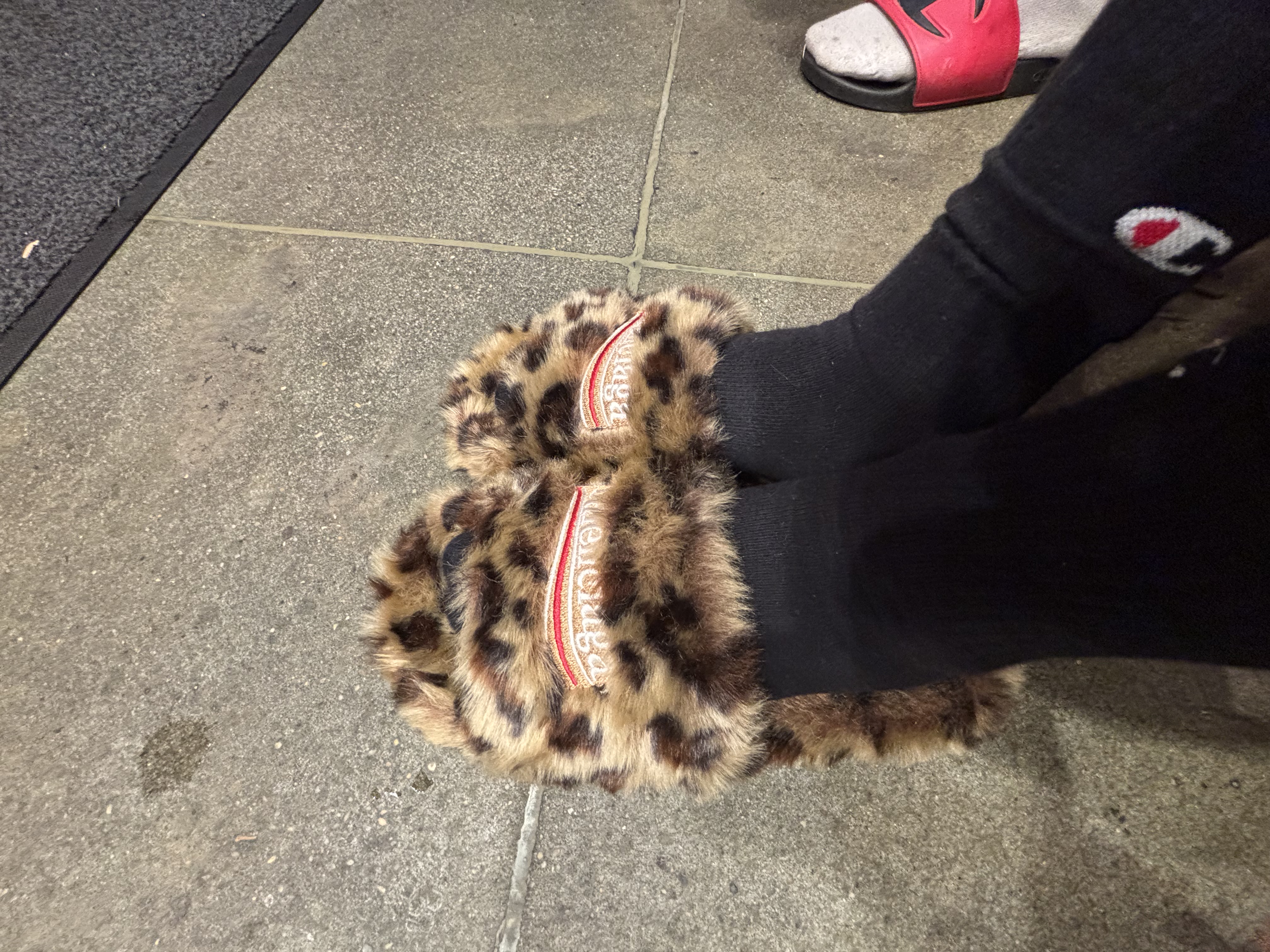 Balenciaga Furry Slides 'Leopard' CK20241225 review Carlos 01