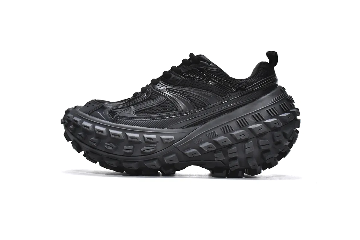Customer Feedback: 685613 W2RA6 1000 Balenciaga Defender Black