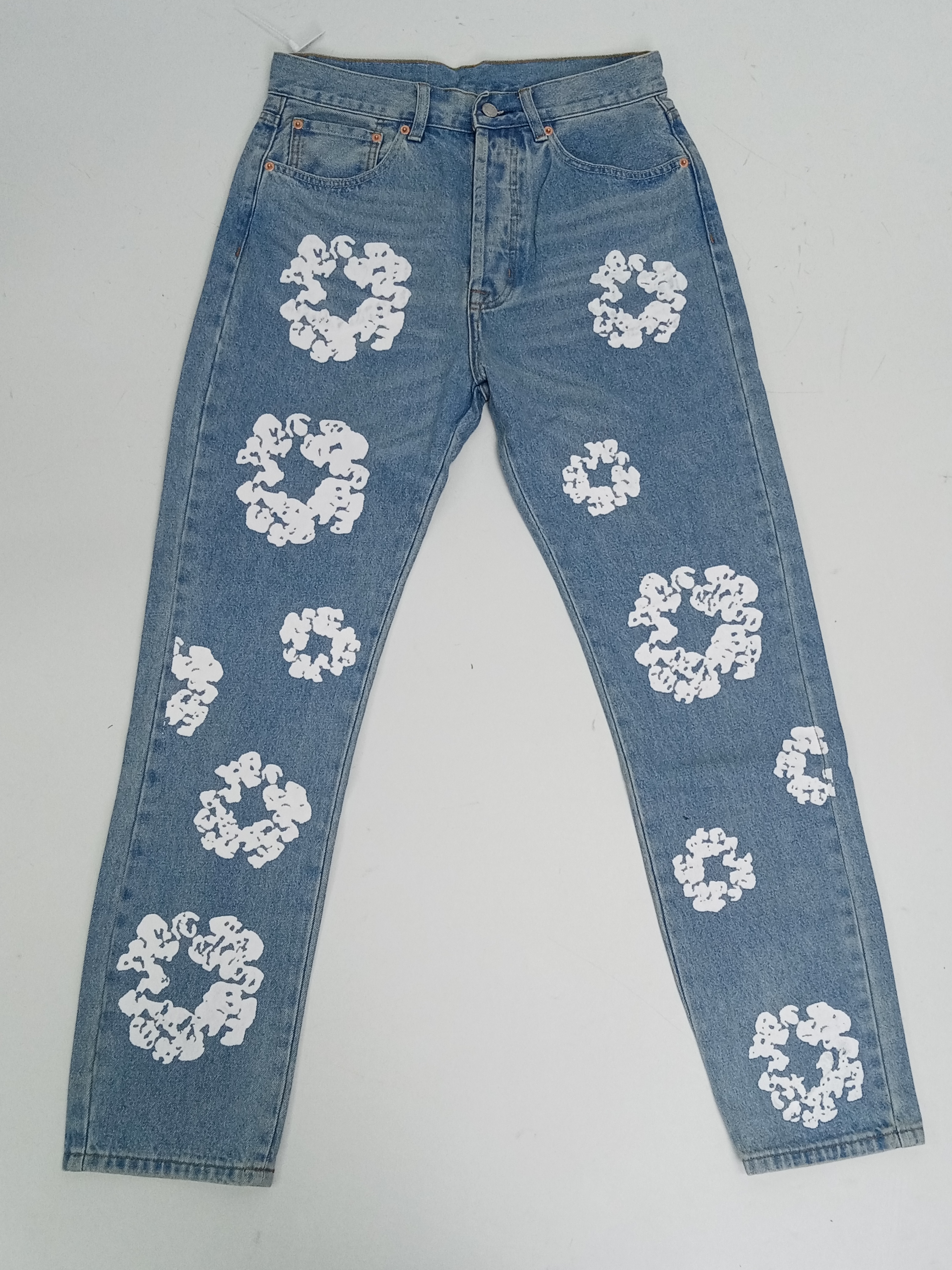 The best fake clothes website stockxkicks sells high quality fake denim tears, such as DENIM TEARS THE COTTON WREATH JEAN LIGHT WASH reps