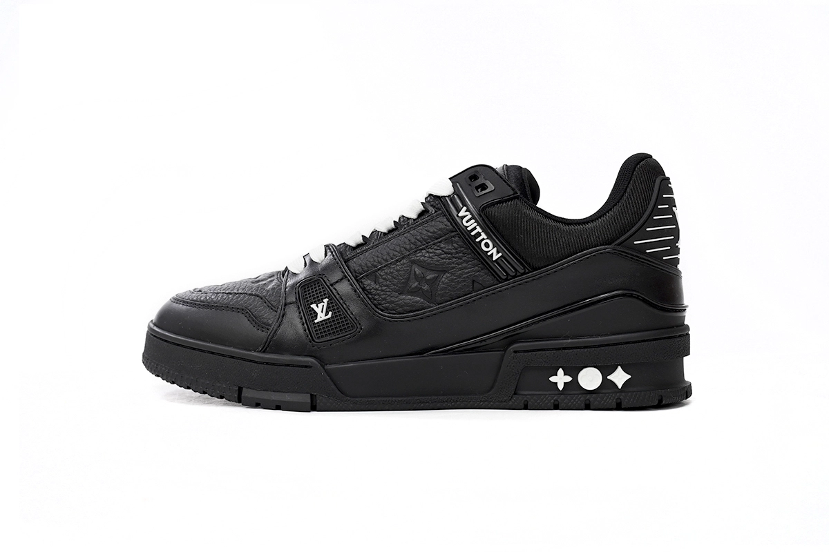 Customer Feedback:1AARER Louis Vuitton Trainer All Black Embossing