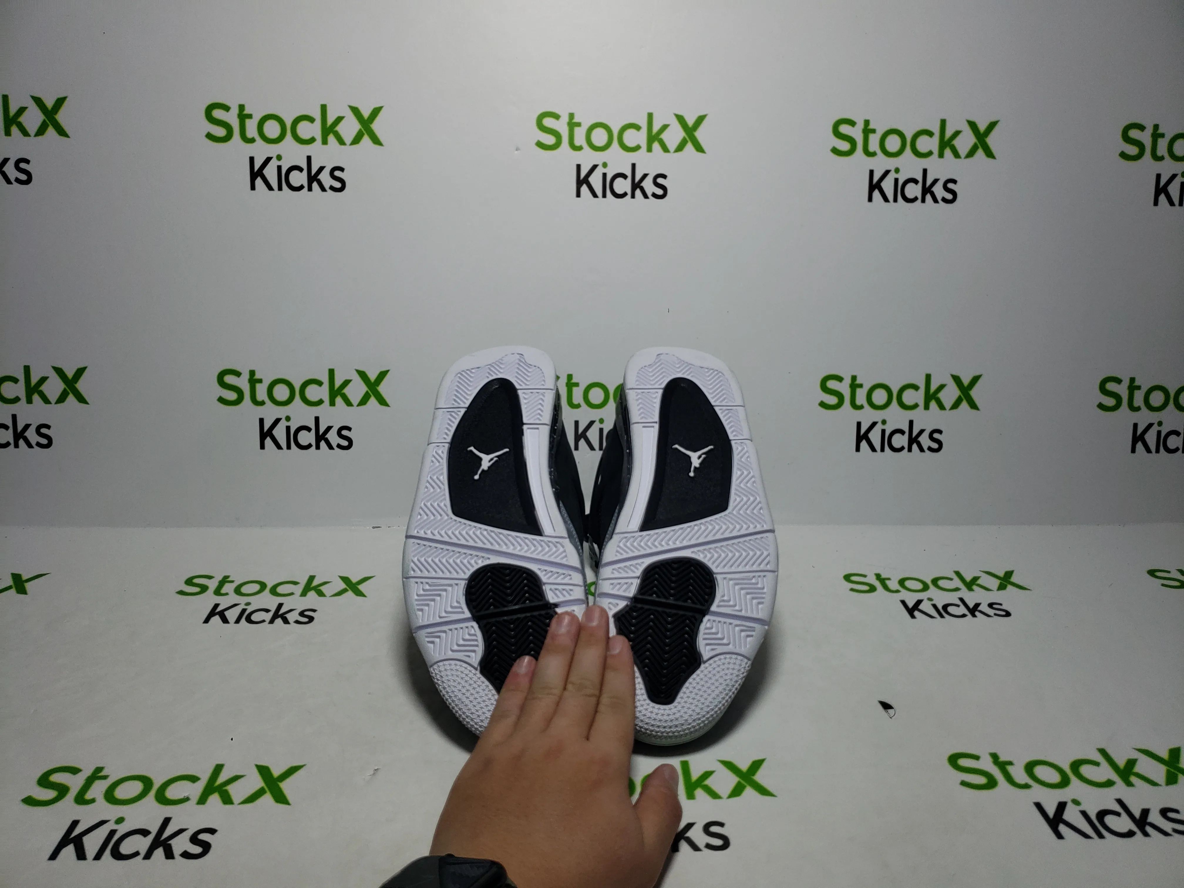 StockXKicks QC photos for Jordan 4 Fear reps and premium reps shoes inspection process