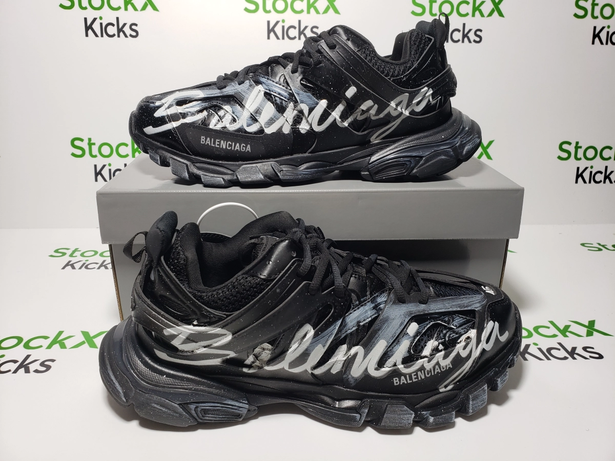 Replica Sneakers QC Photos：Balenciaga Track Sneaker White Graffiti 542436 WTRHW 1090