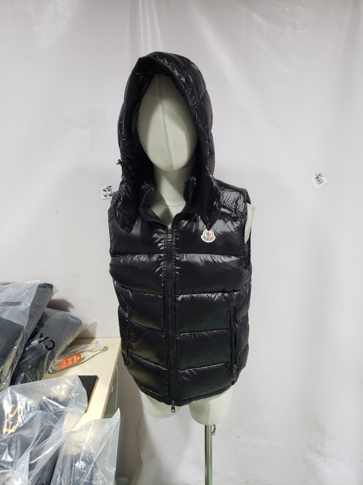 Replica Clothing QC Photos：Moncler Bormes Down Vest Black