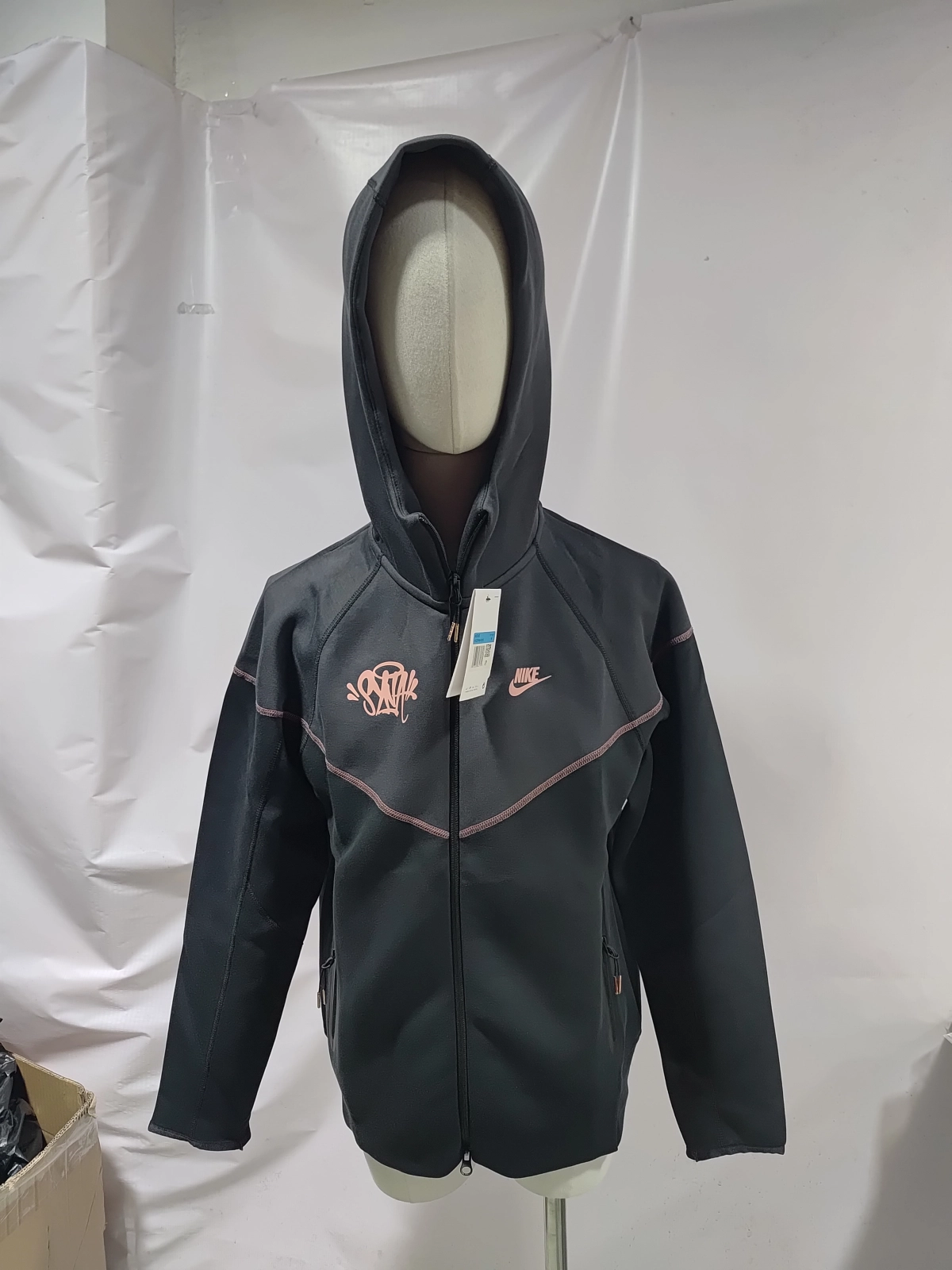 Replica Clothing QC Photos：Nike Sportswear x Central Cee Tech Fleece Hoodie & Joggers Set NY HQ3749-010/HQ3748-010