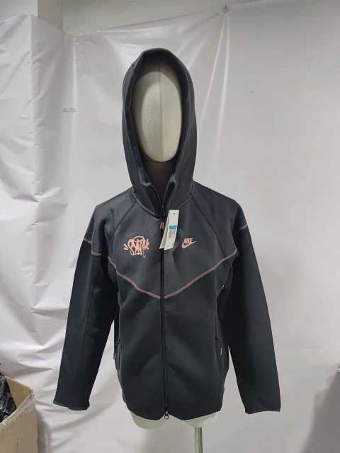 Replica Clothing QC Photos：Nike Sportswear x Central Cee Tech Fleece Hoodie & Joggers Set NY HQ3749-010/HQ3748-010