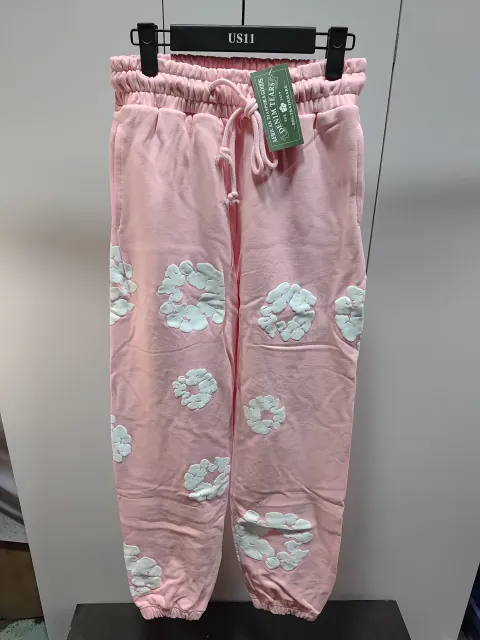 Replica Clothing QC Photos：Denim Tears The Cotton Wreath Sweatpants Pink