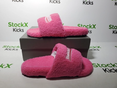 Replica Sneakers QC Photos：Balenciaga Furry Slide Pink CK 654261WBDZ05096