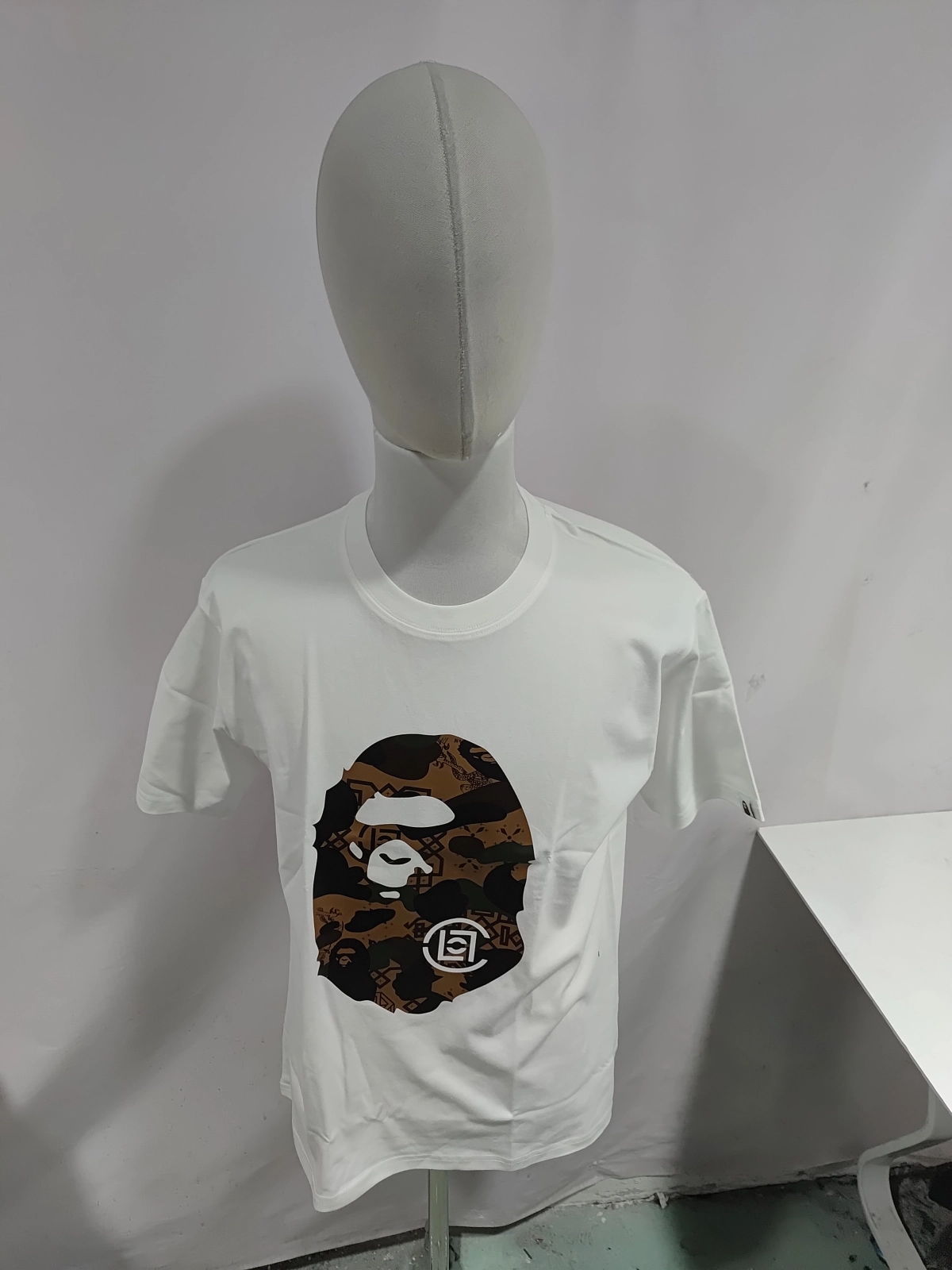 Replica Clothing QC Photos：Bape T-Shirt Black/ White EG 1051