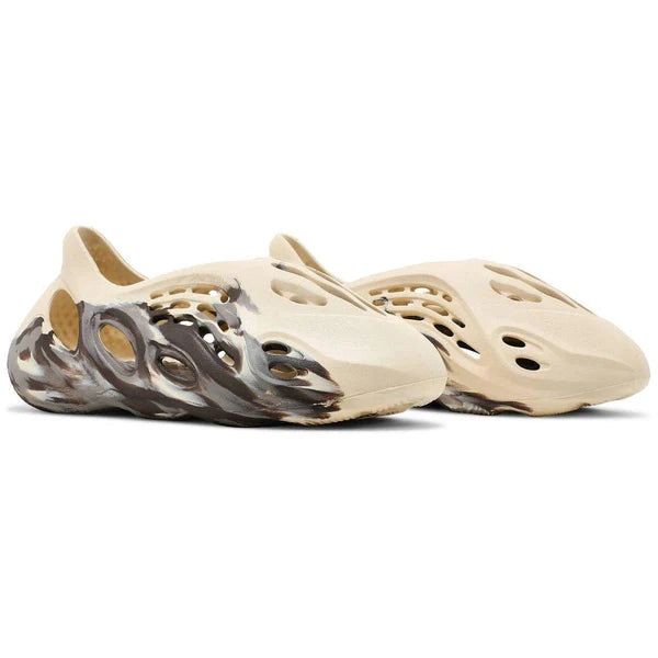 Hype Sneaker let you know 1 style sneaker every day——adidas Yeezy Foam RNNR MX Cream Clay