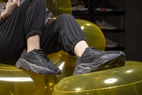 Review for Yeezy Boost 700 V2 Vanta FU6684 from Hype Sneaker customer💕