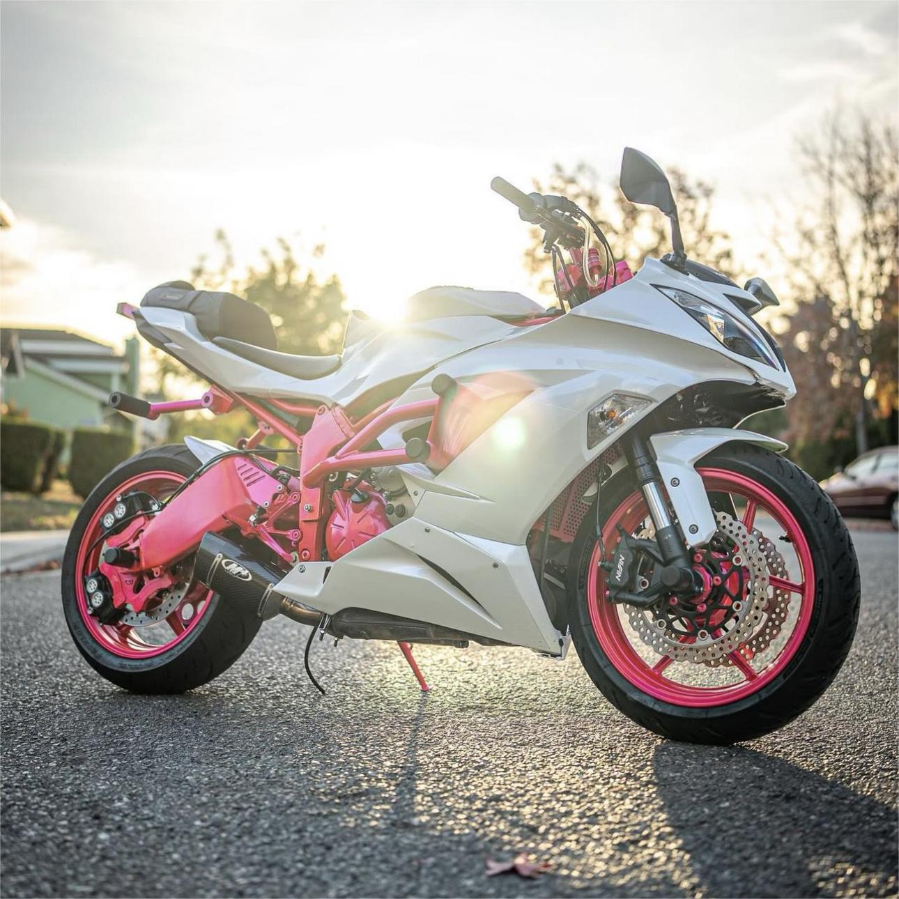 Chameleon blue white car wrap