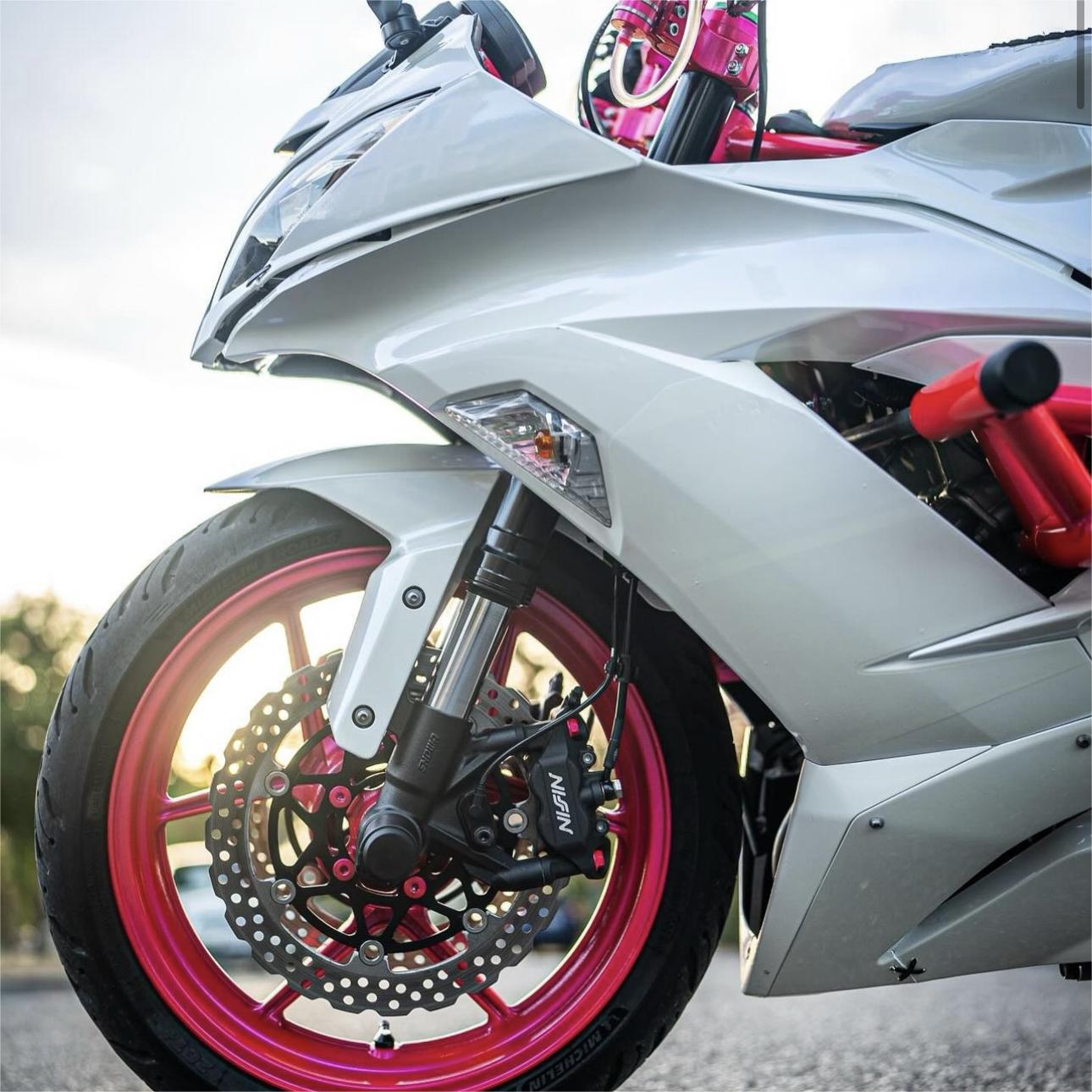 Chameleon blue white car wrap