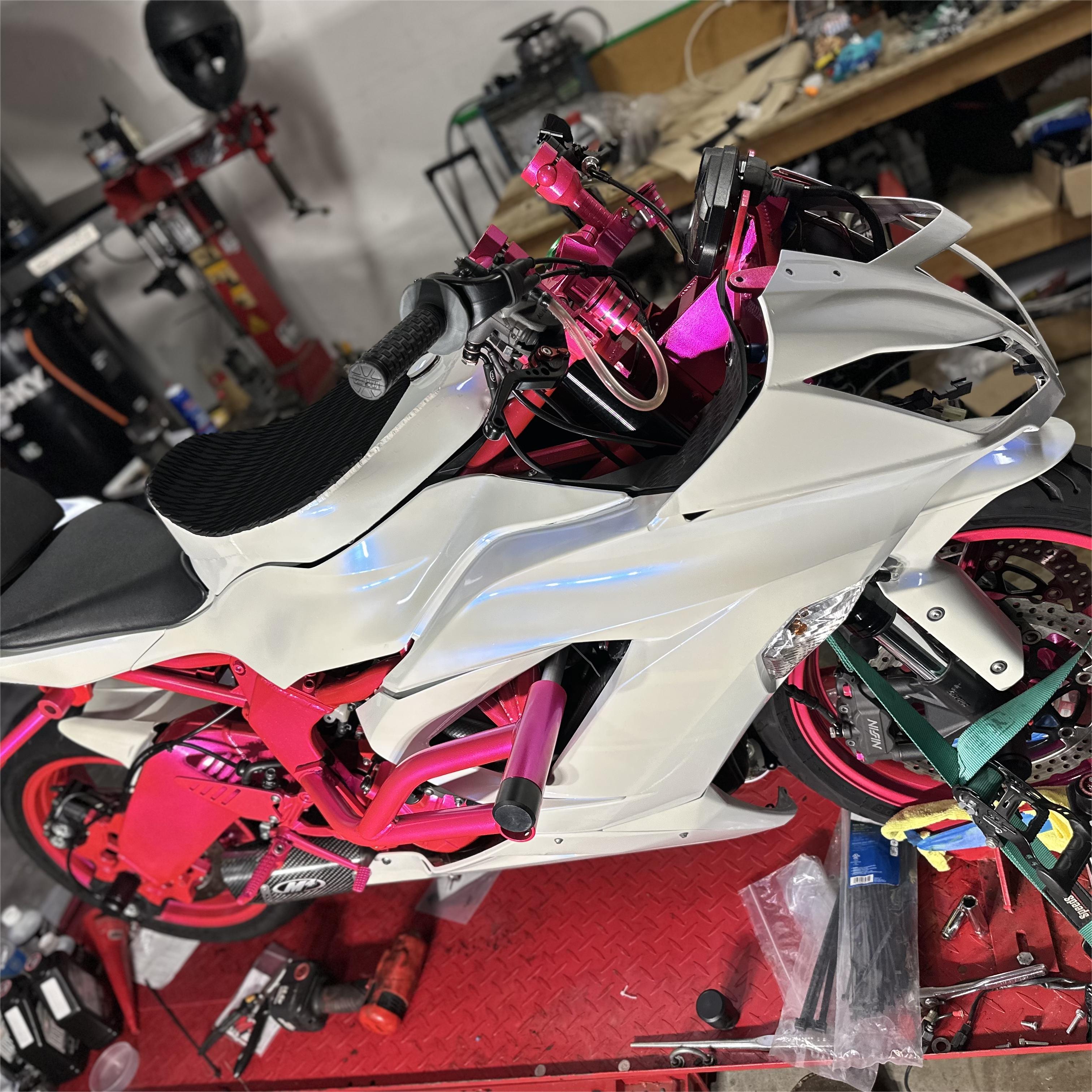 Chameleon blue white car wrap