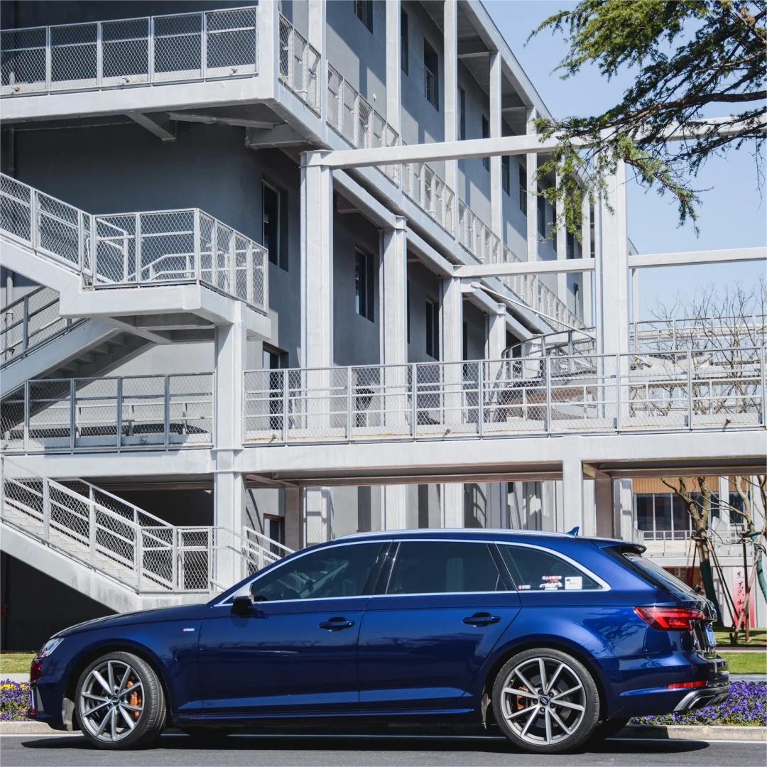 Gloss Metallic Dark Blue Car Vinyl Wrap PET | Audi Navarre Blue