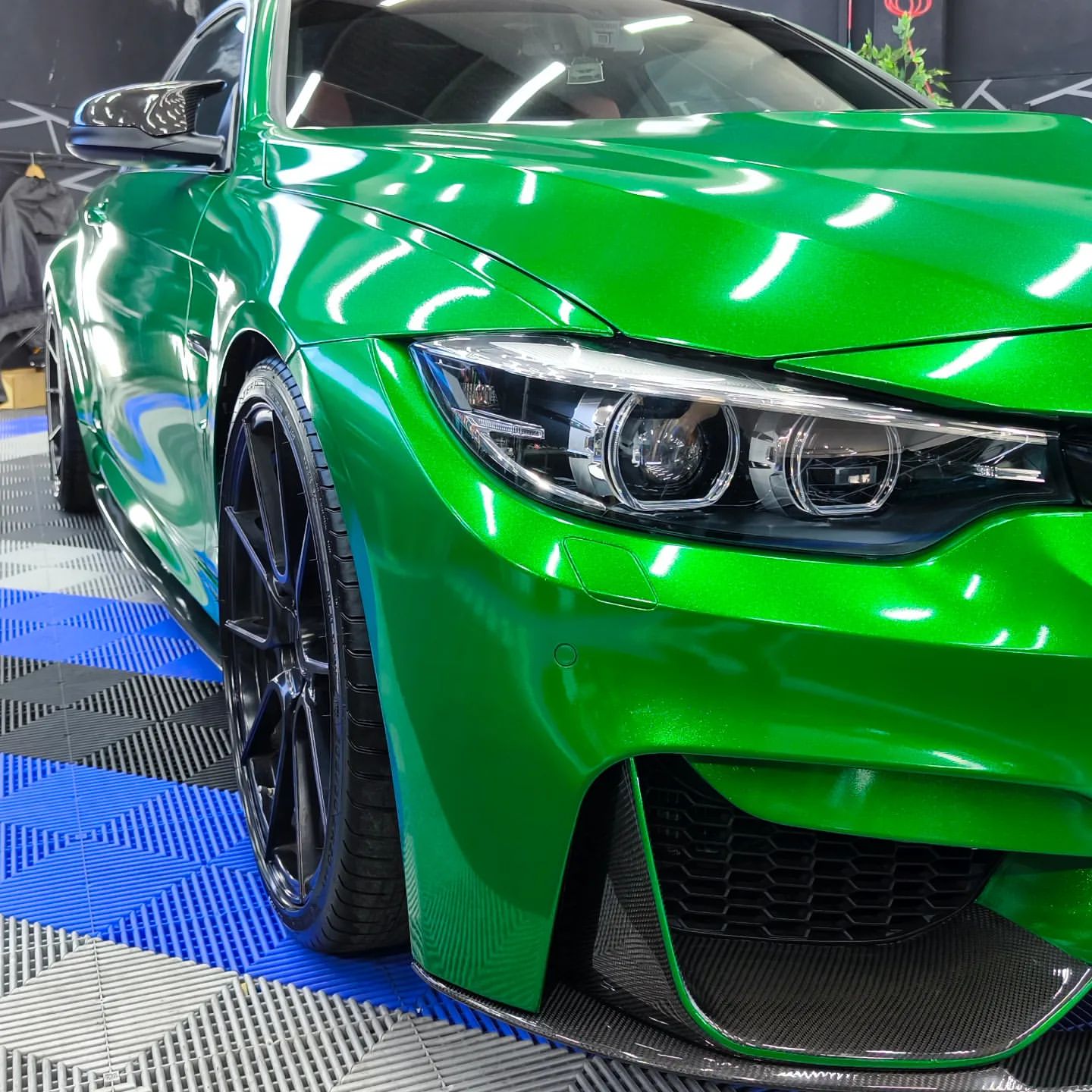 Gloss Metallic Diamond Lizard Green Car Vinyl Wrap