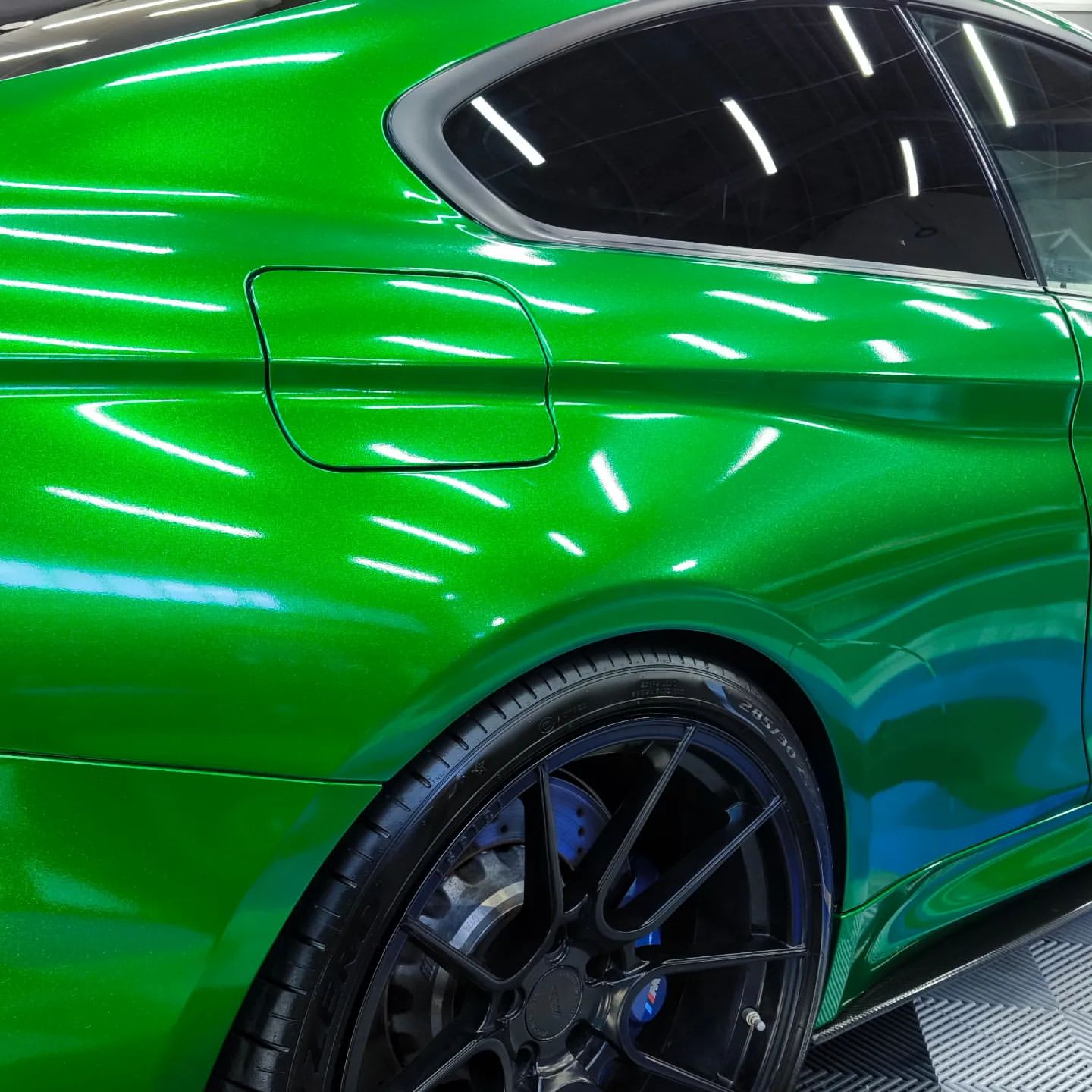 Gloss Metallic Diamond Lizard Green Car Vinyl Wrap