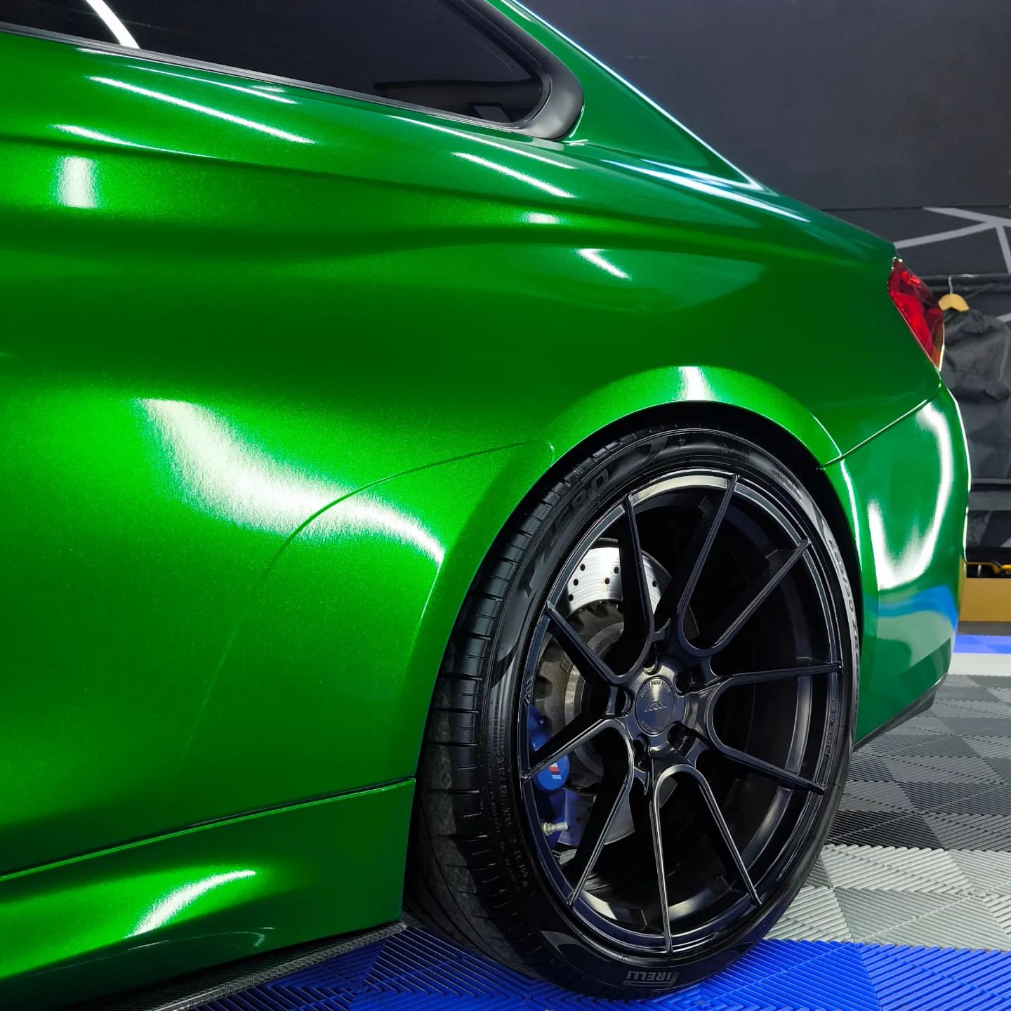 Gloss Metallic Diamond Lizard Green Car Vinyl Wrap