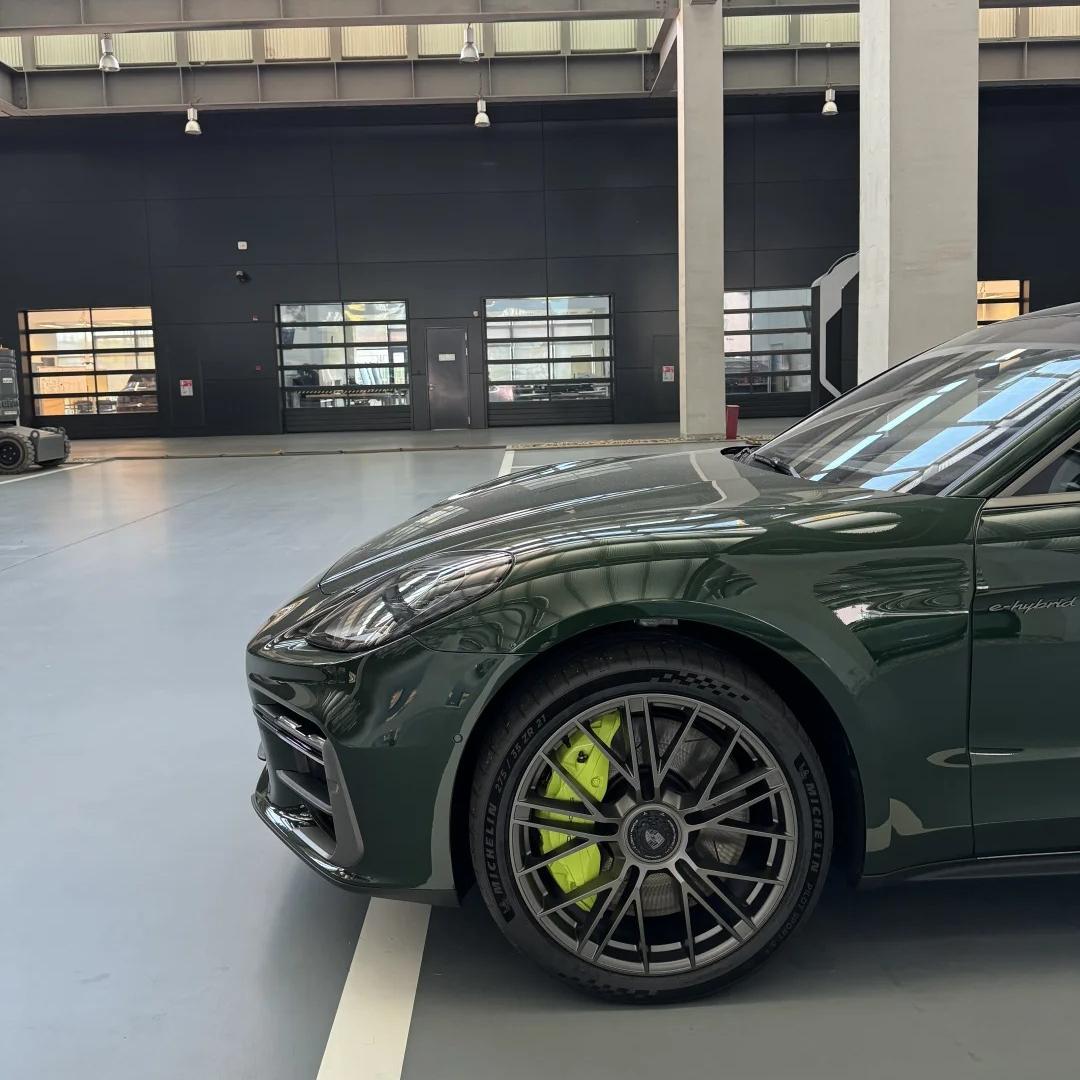 Gloss Metallic Oak Green Car Vinyl Wrap Porsche PET