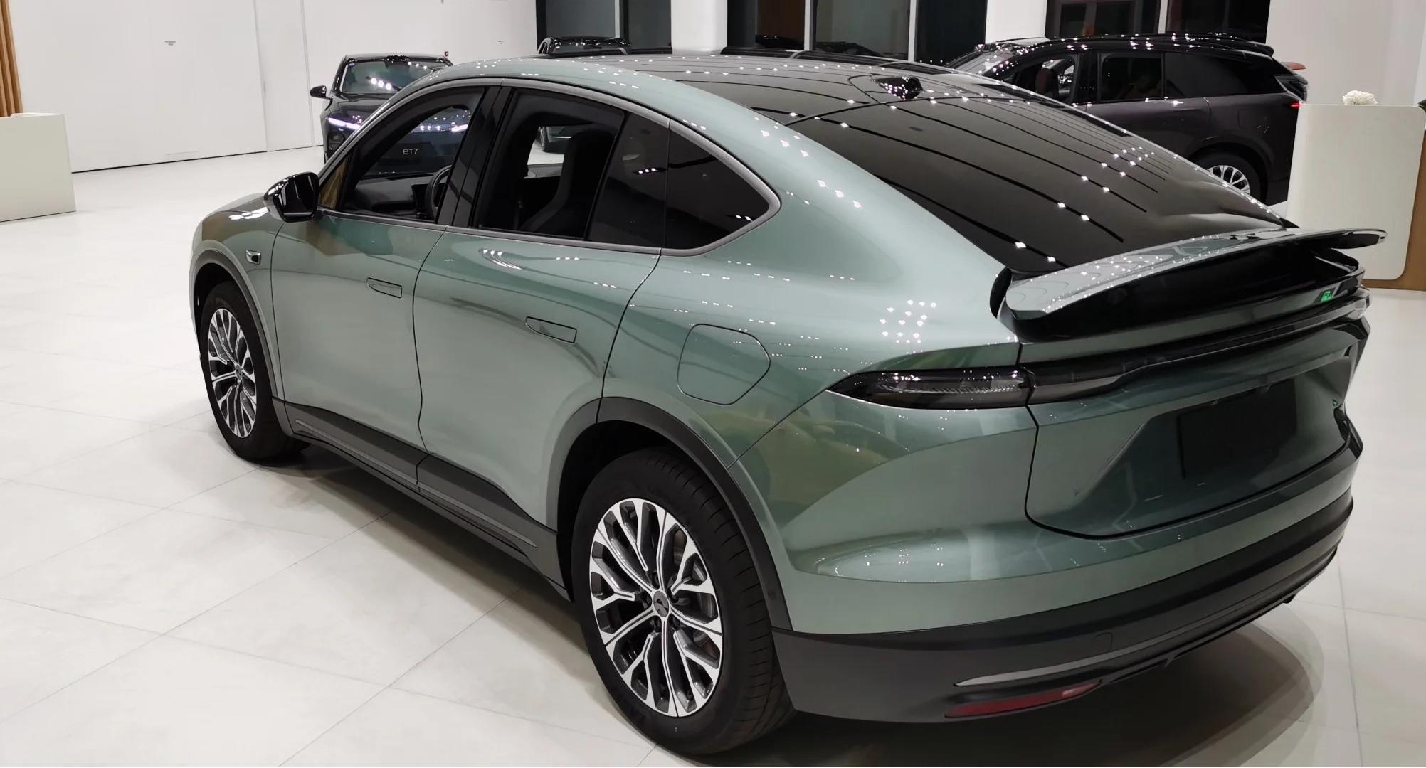 Gloss Metallic Arctic Green Car Vinyl Wrap