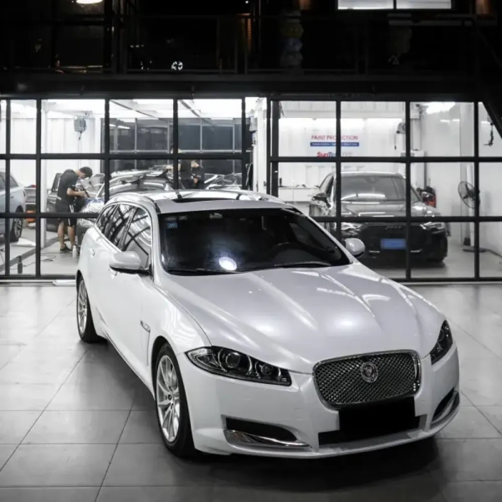 Glossy Shell White Car Vinyl Wrap Audi Tesla