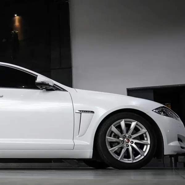 Glossy Shell White Car Vinyl Wrap Audi Tesla PET