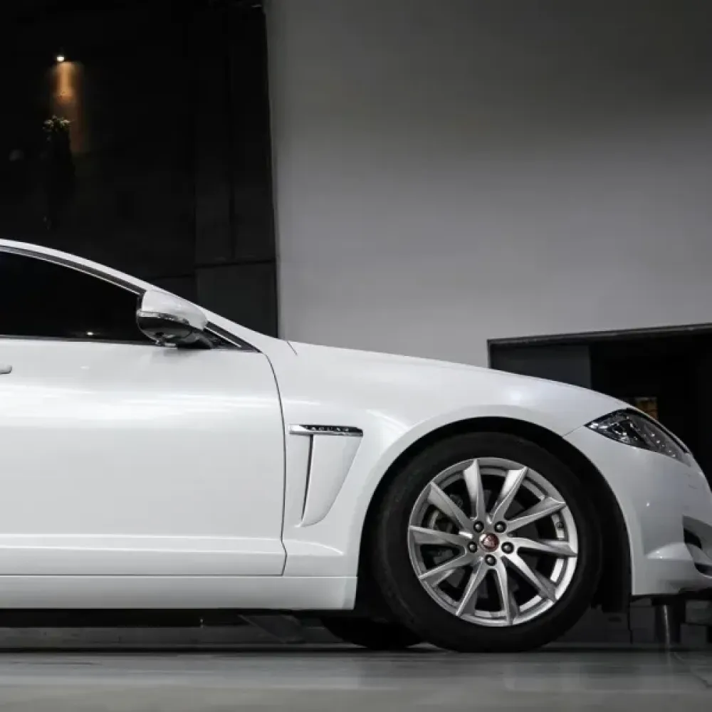Glossy Shell White Car Vinyl Wrap Audi Tesla