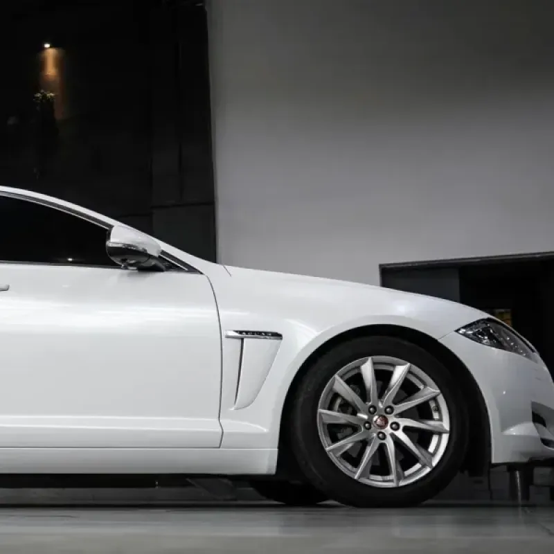 Glossy Shell White Car Vinyl Wrap Audi Tesla
