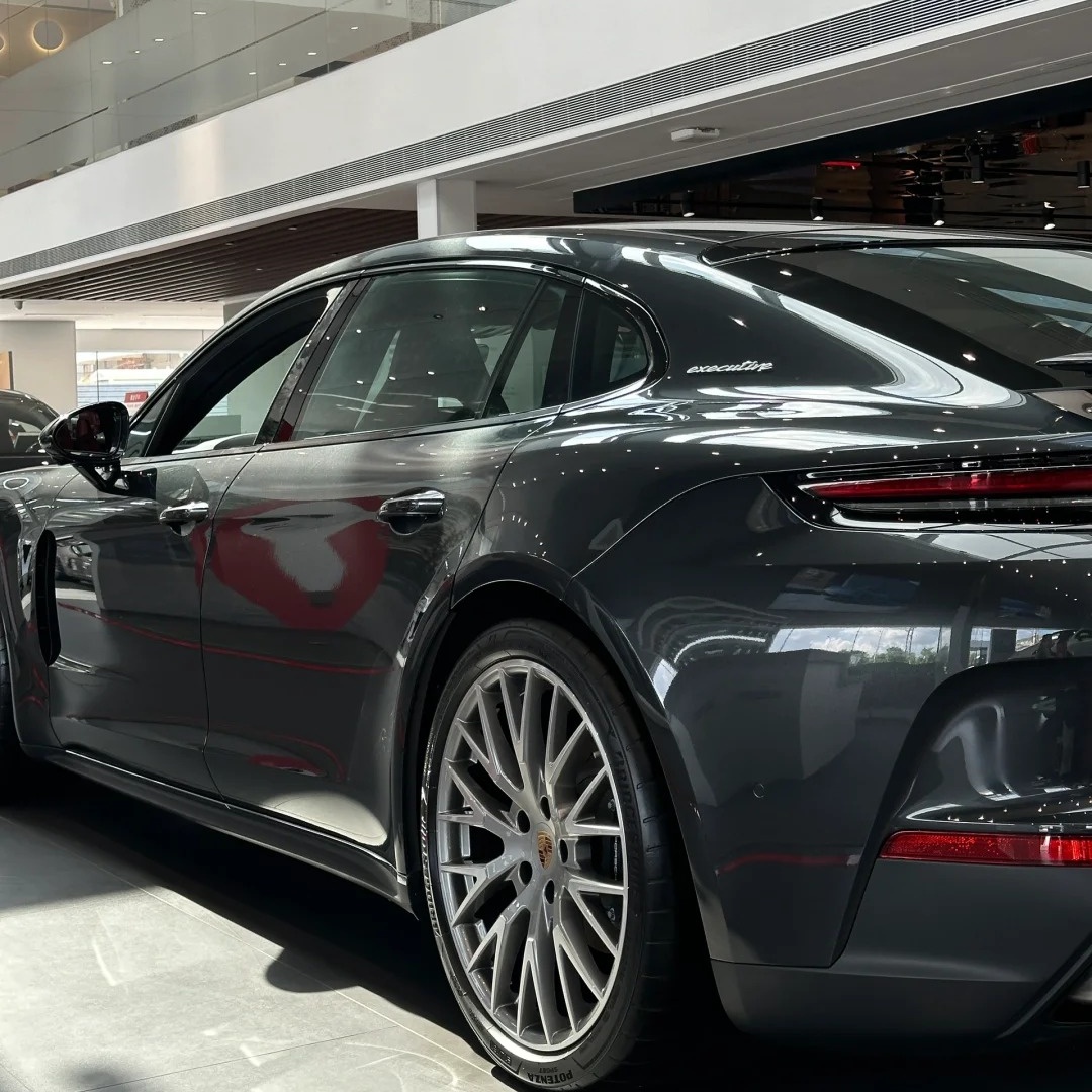 Gloss Metallic Volcano Grey Car Vinyl Wrap