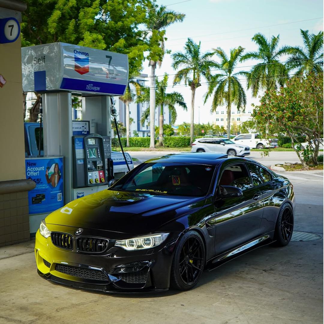 ALUKOVINYL  Black To Green Gradient Custom Vinyl Wrap