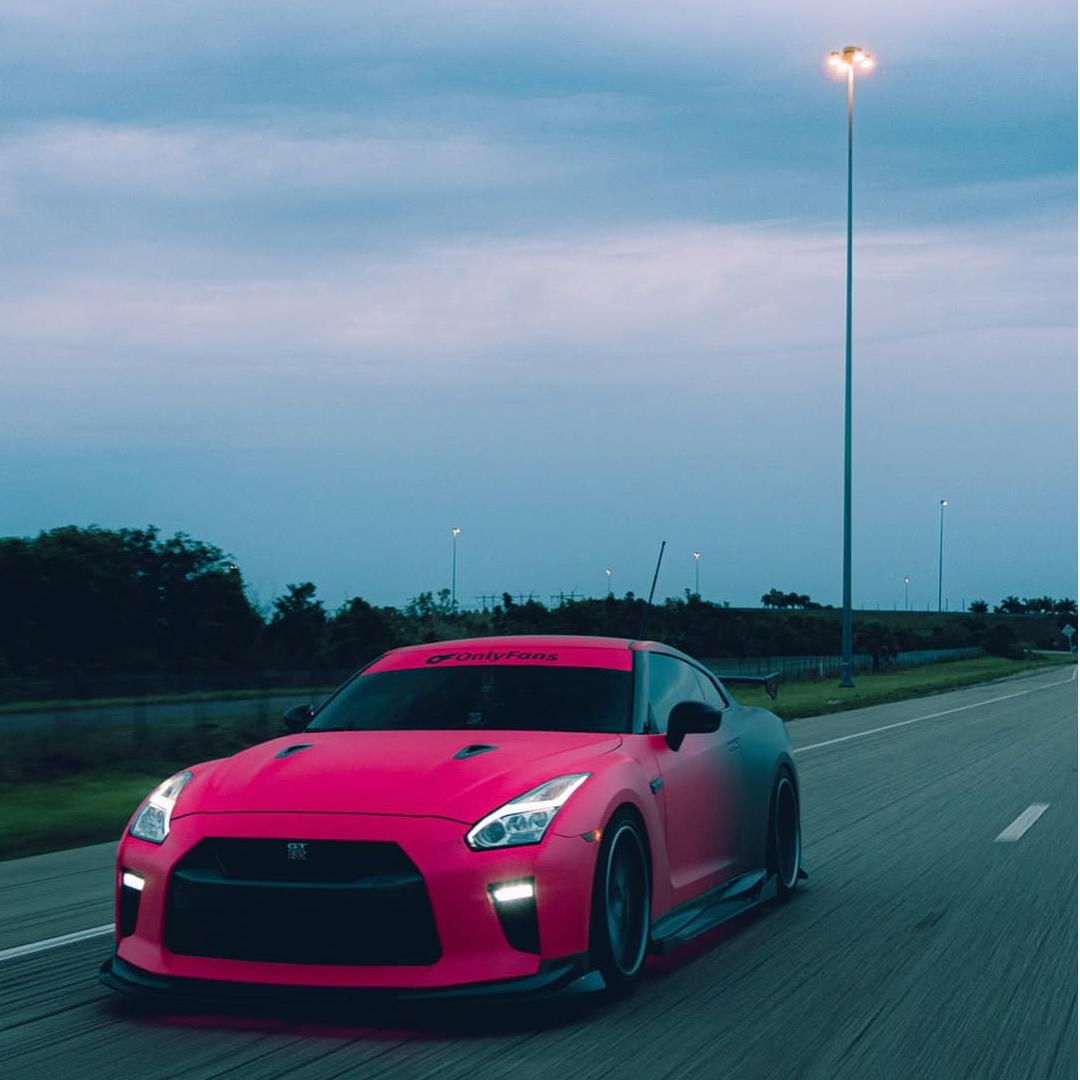 ALUKOVINYL Matte Fluorescent Pink To Black Gradient Custom Car Wrap 