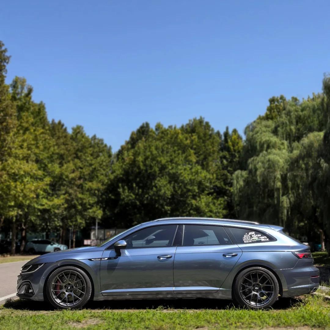 Gloss Metallic Byron Bay Blue Car Vinyl Wrap Bentley